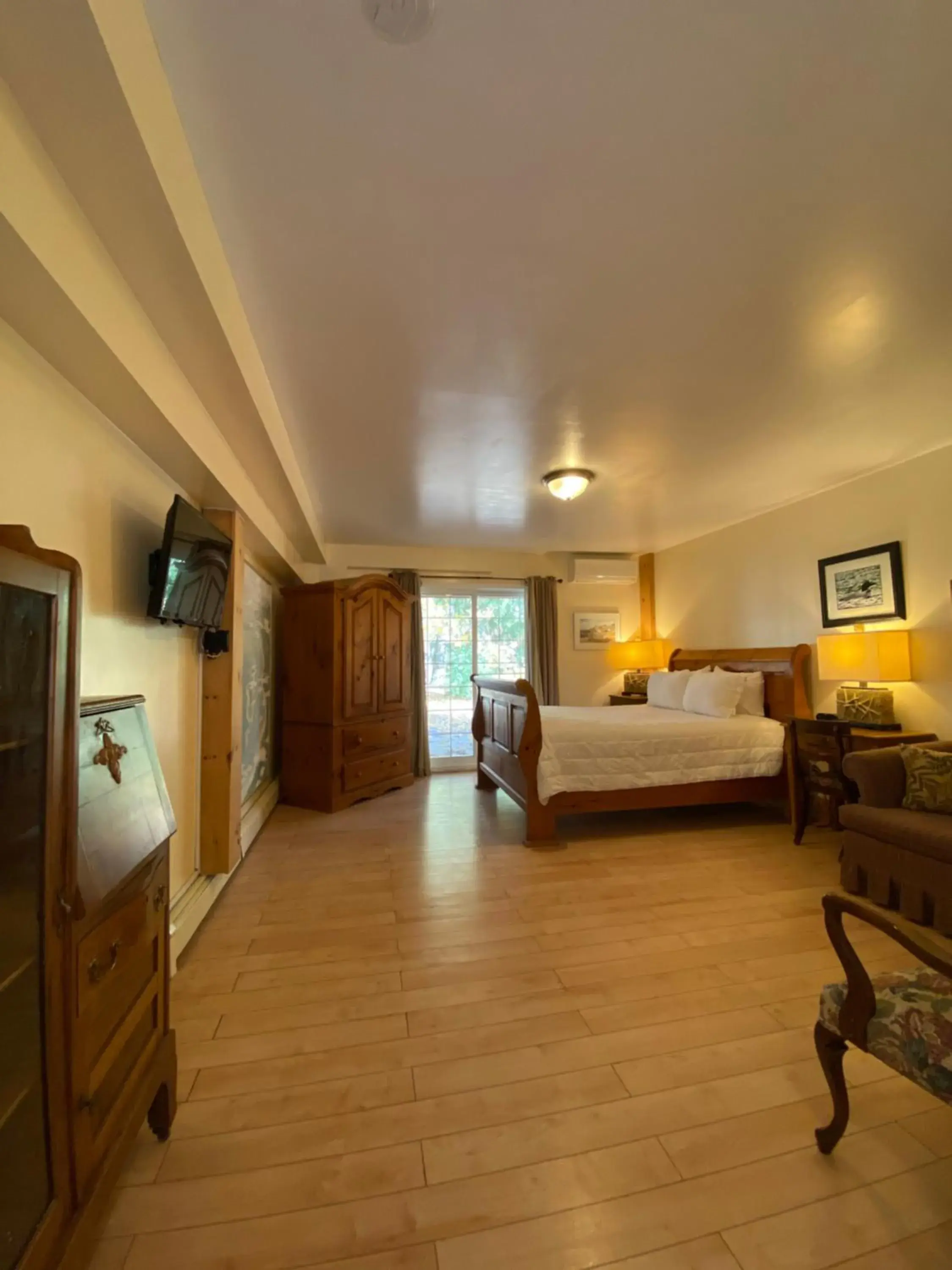 Queen Room - single occupancy in Timber House Resort Queen Room - single occupancy in Timber House Resort