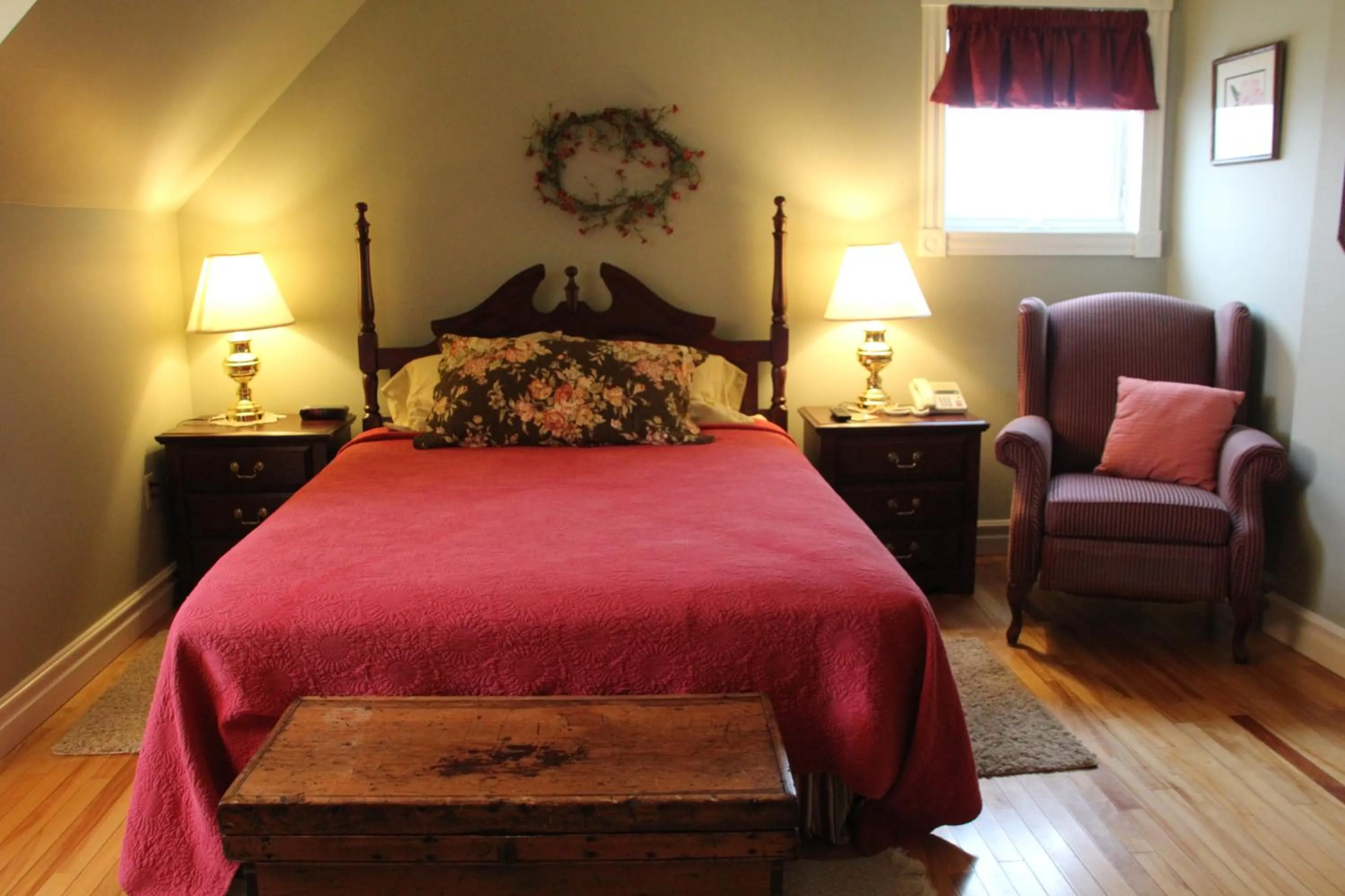 Bed in Ye Olde Argyler Lodge