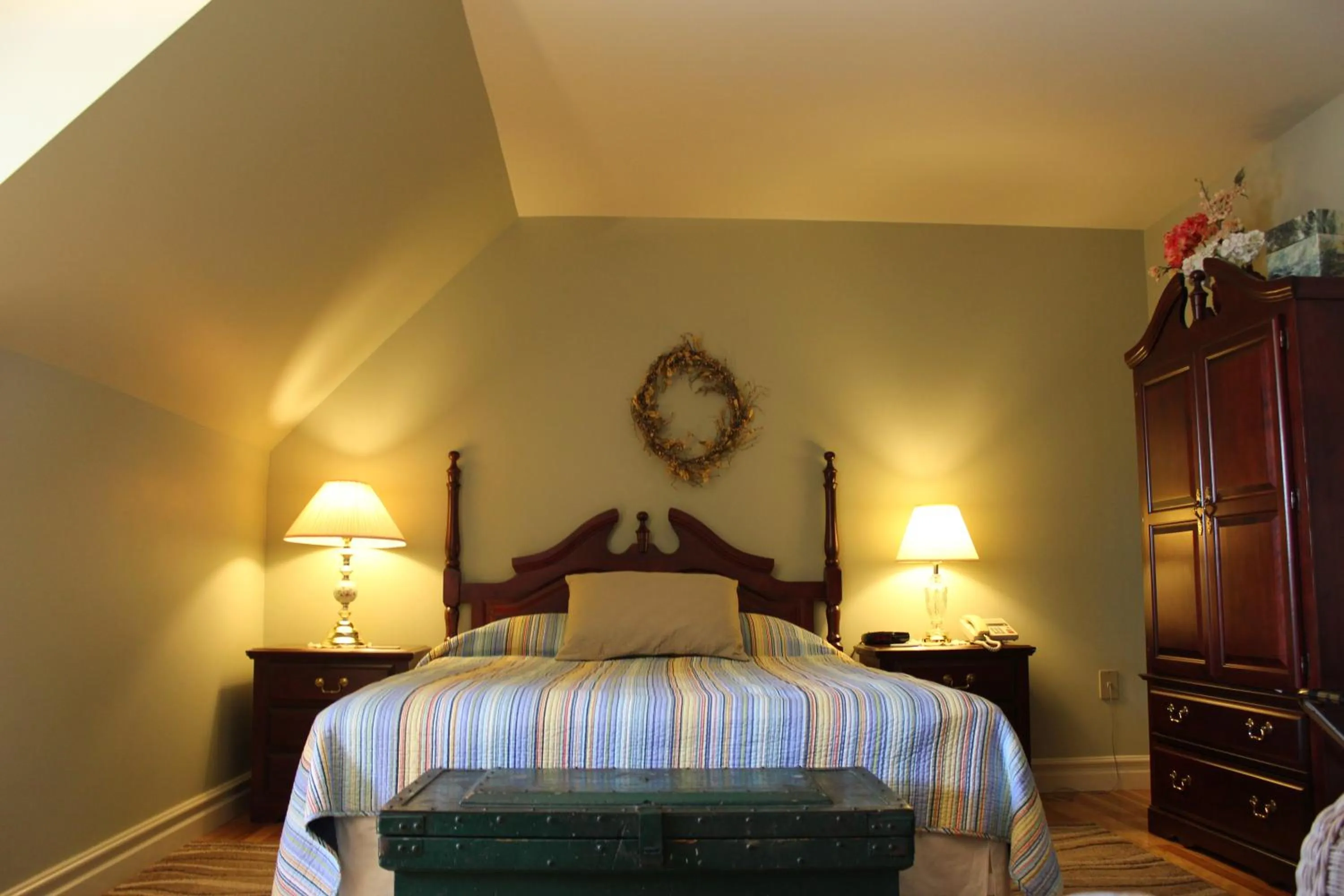 Bed in Ye Olde Argyler Lodge