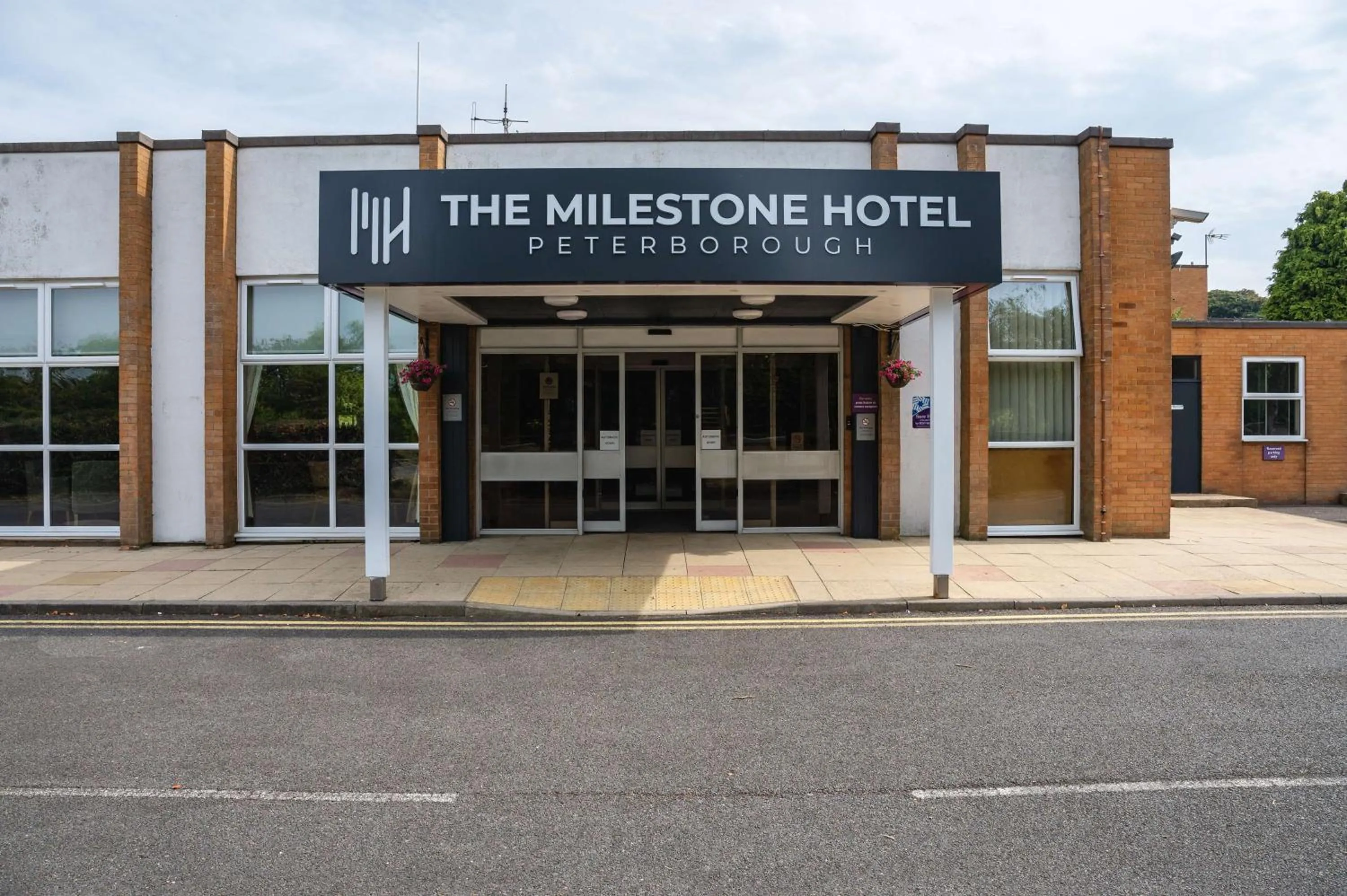 Property building in Milestone Peterborough Hotel A1M, Sure Hotel Collection by Best Western