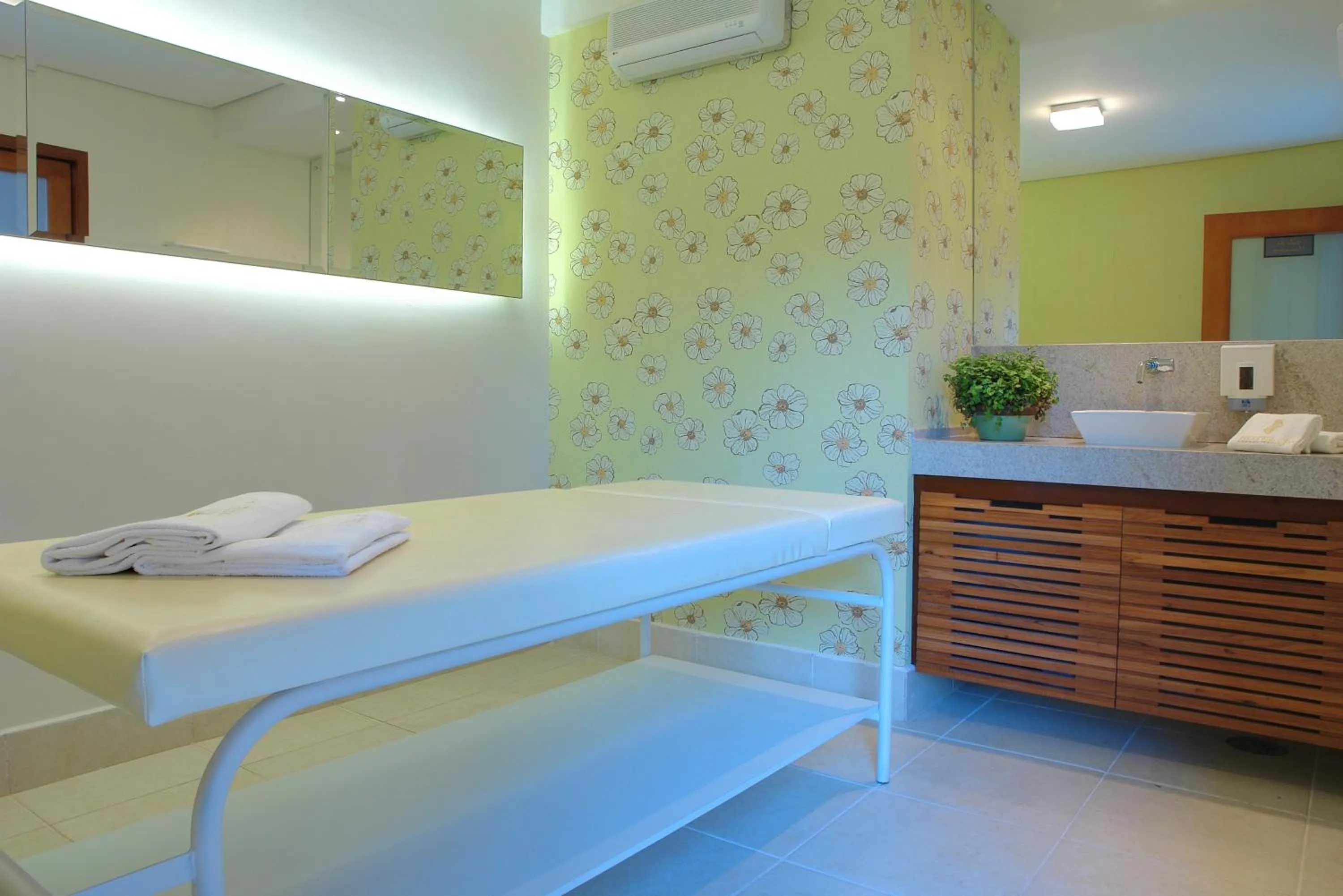 Massage, Bed in Hotel JP Ribeirão Preto Resort & Convenções by Nacional Inn