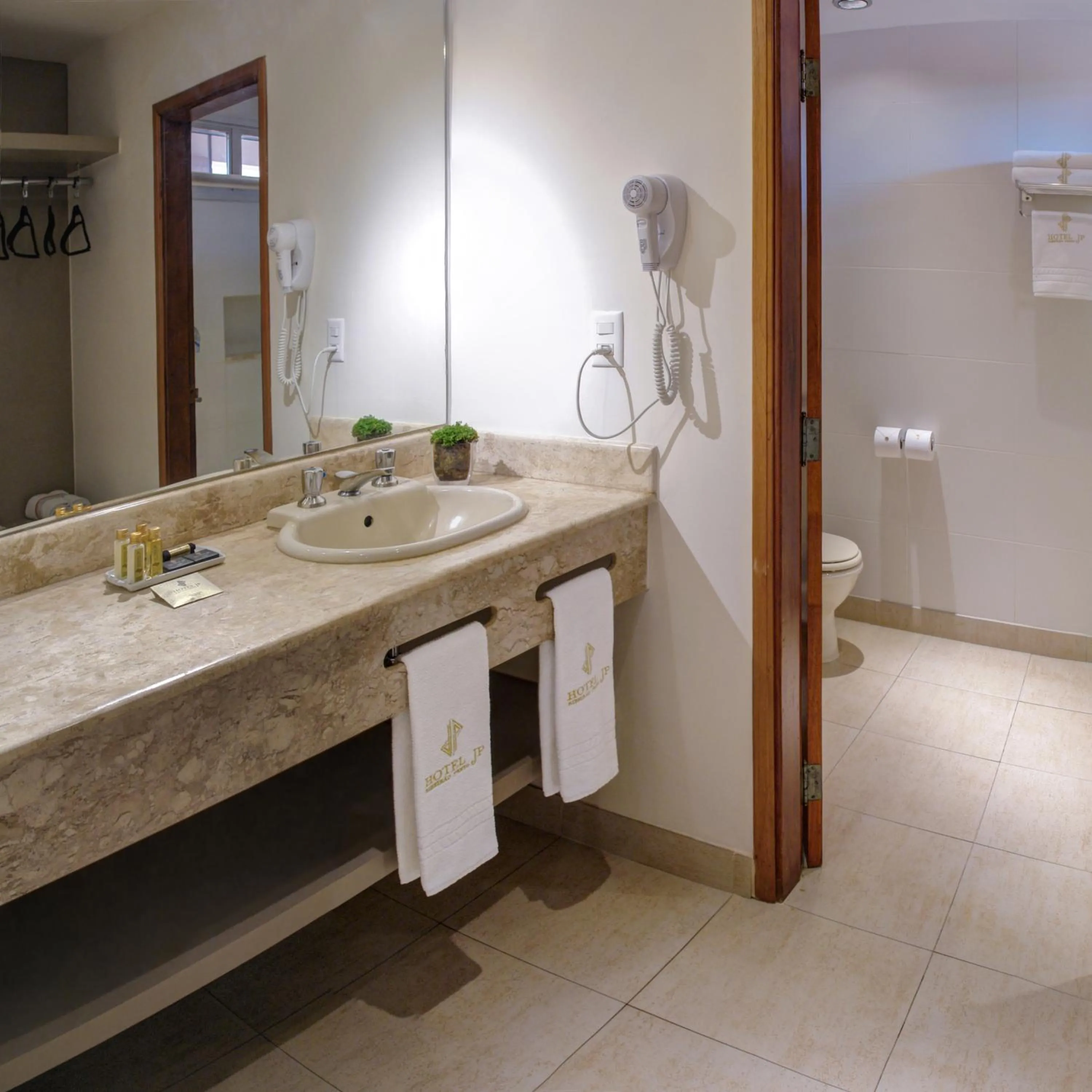 Bathroom in Hotel JP Ribeirão Preto Resort & Convenções by Nacional Inn