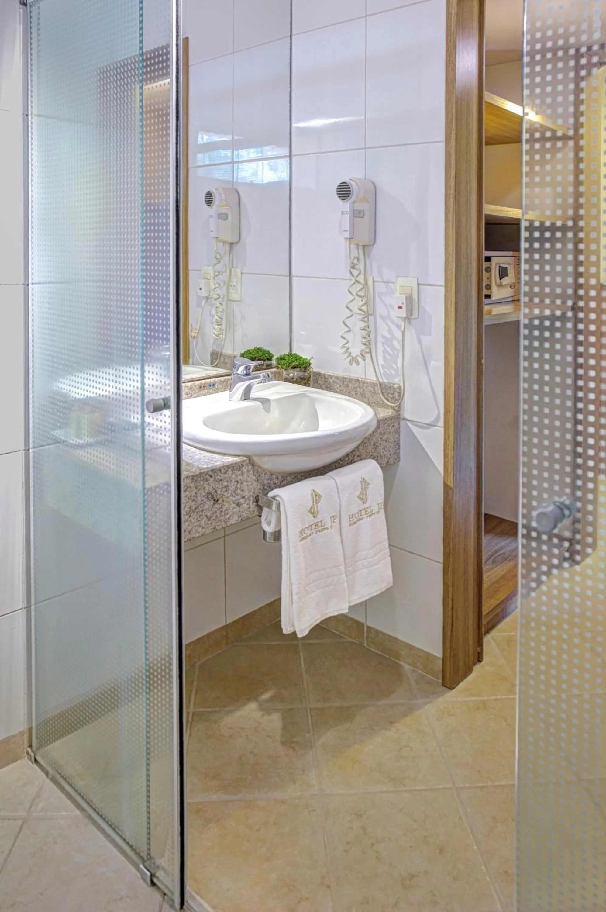 Bathroom in Hotel JP Ribeirão Preto Resort & Convenções by Nacional Inn