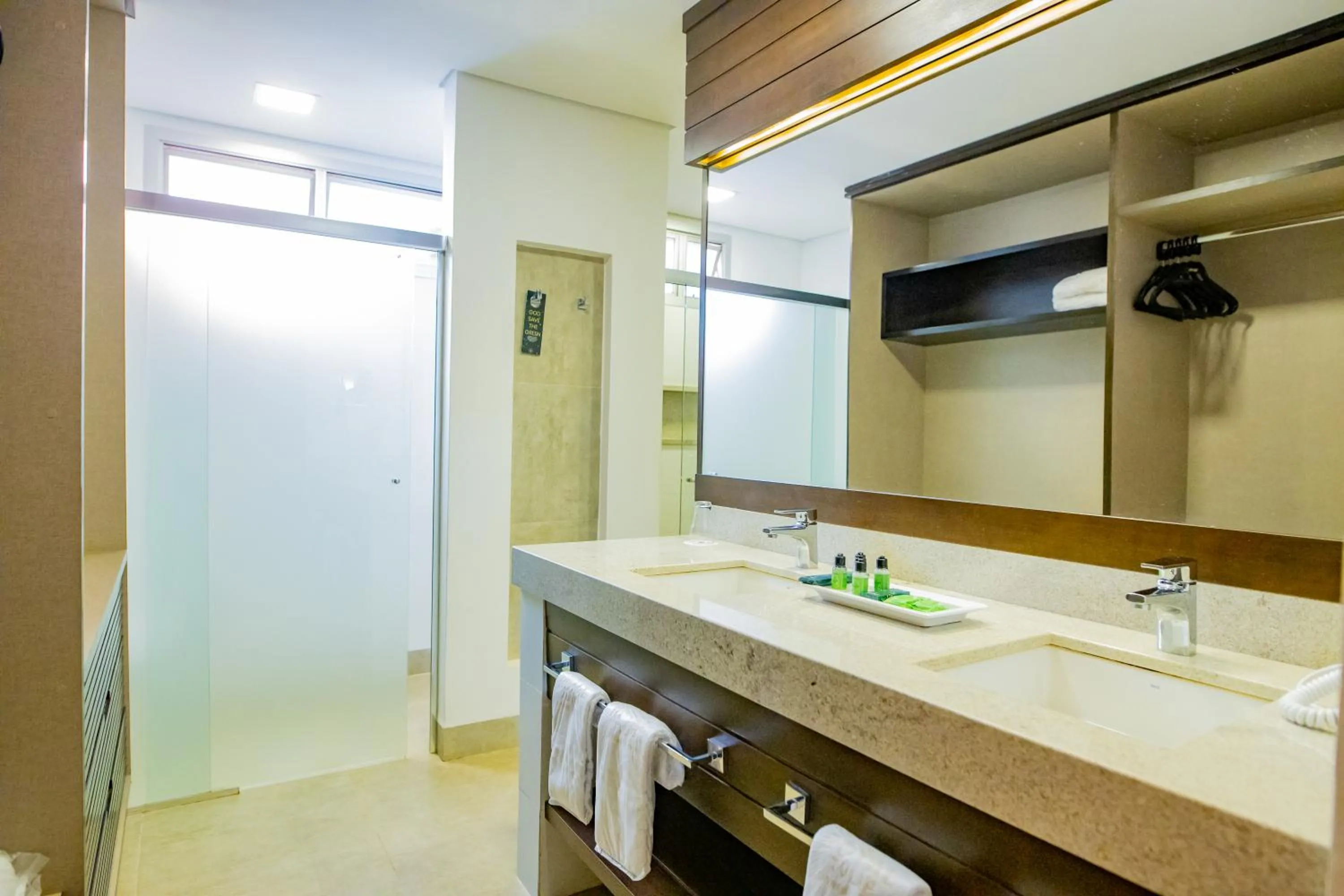 Bathroom in Hotel JP Ribeirão Preto Resort & Convenções by Nacional Inn