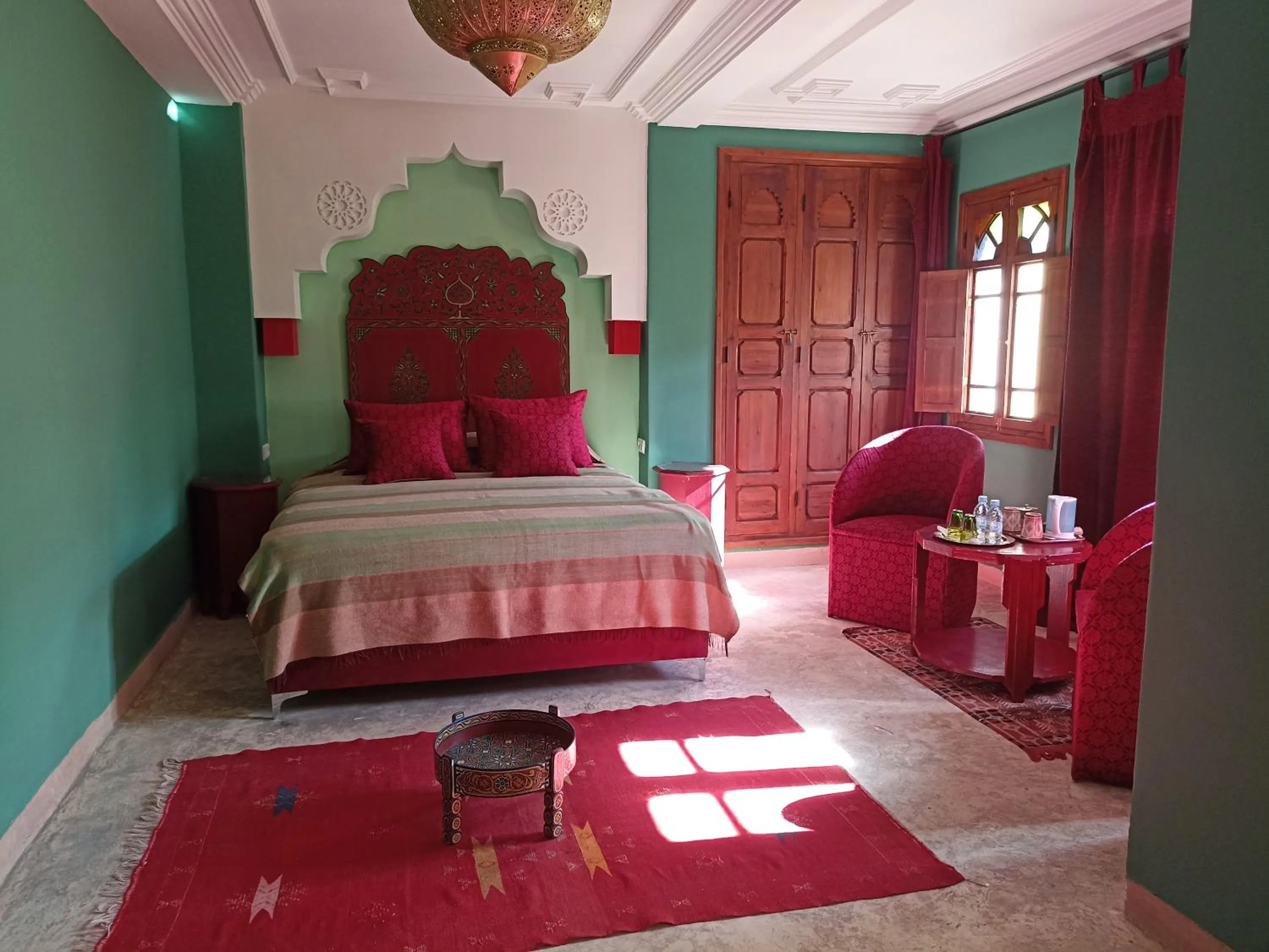 Photo of the whole room, Bed in Dar Taliwint