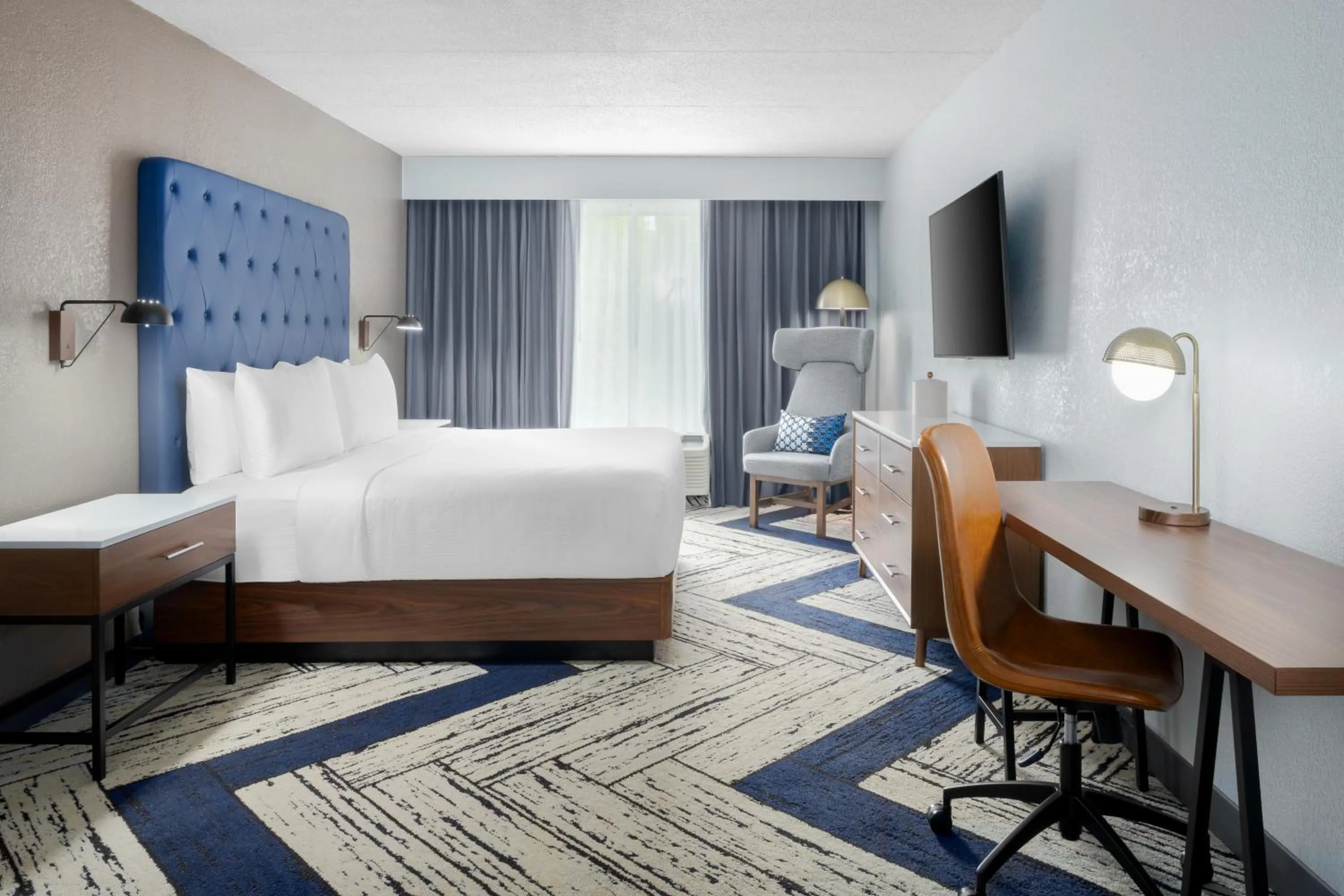 Photo of the whole room, Bed in Four Points by Sheraton College Park Atlanta Airport
