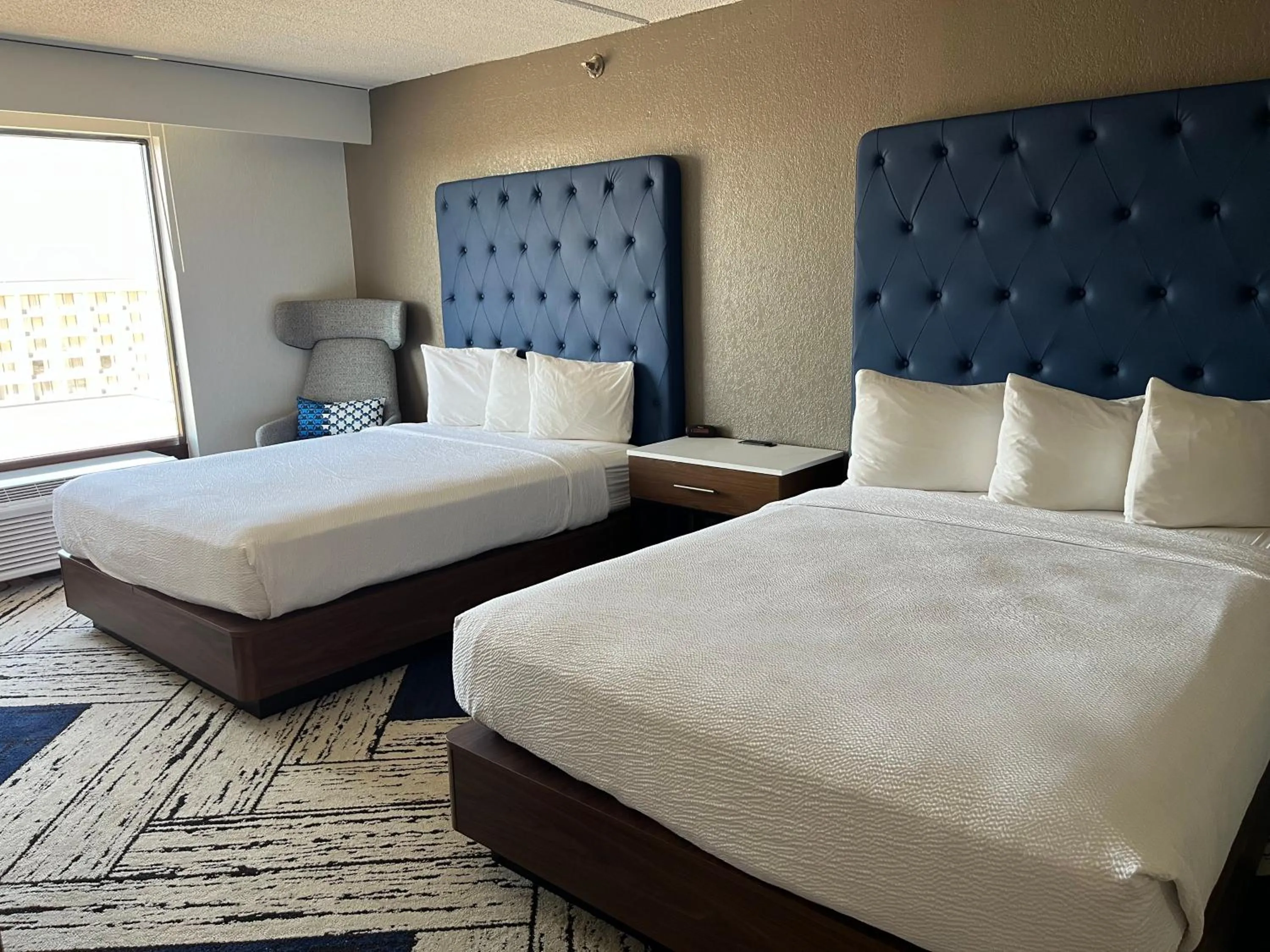 Photo of the whole room, Bed in Sky Point Hotel & Suites - Atlanta Airport