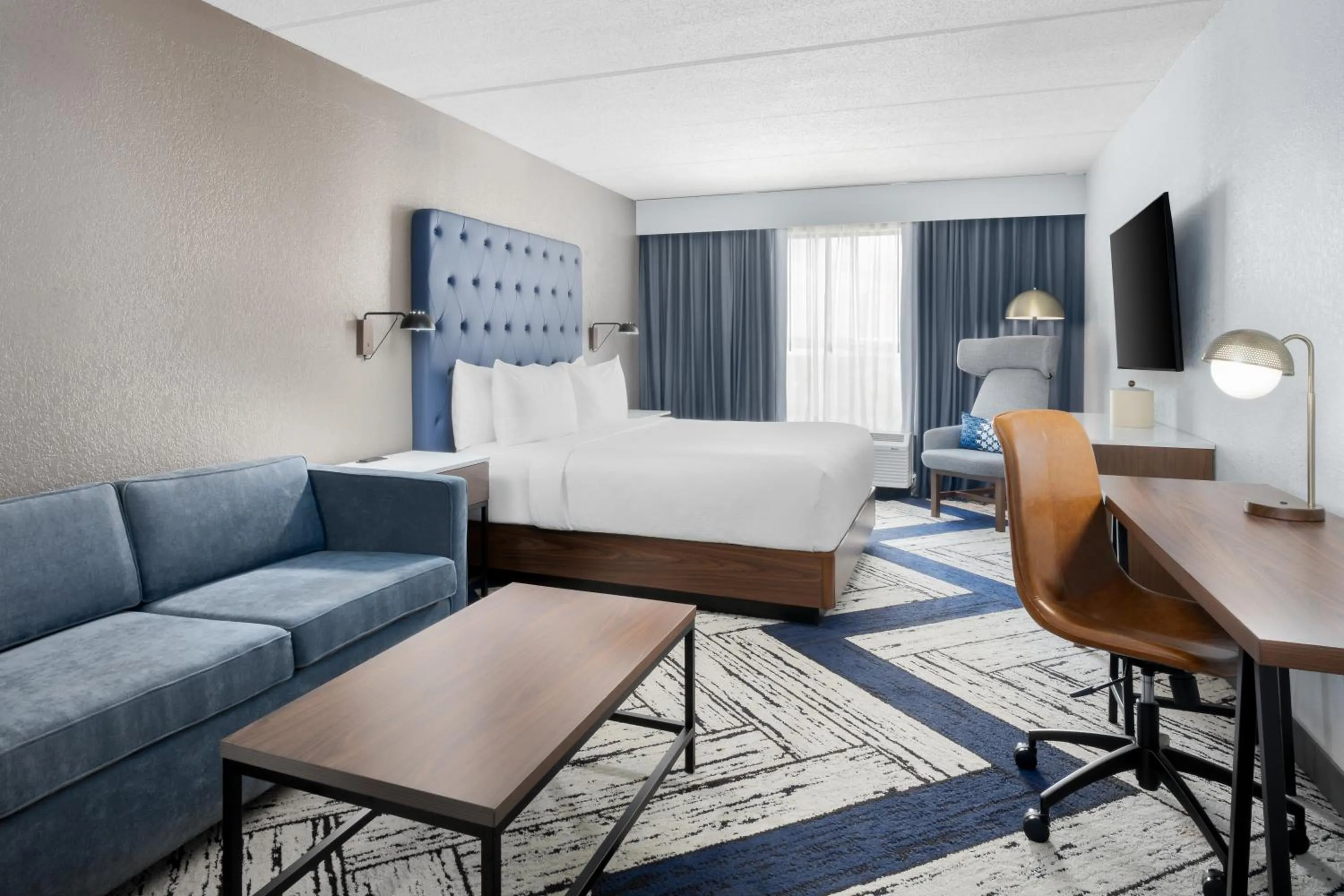 Photo of the whole room in Four Points by Sheraton College Park Atlanta Airport