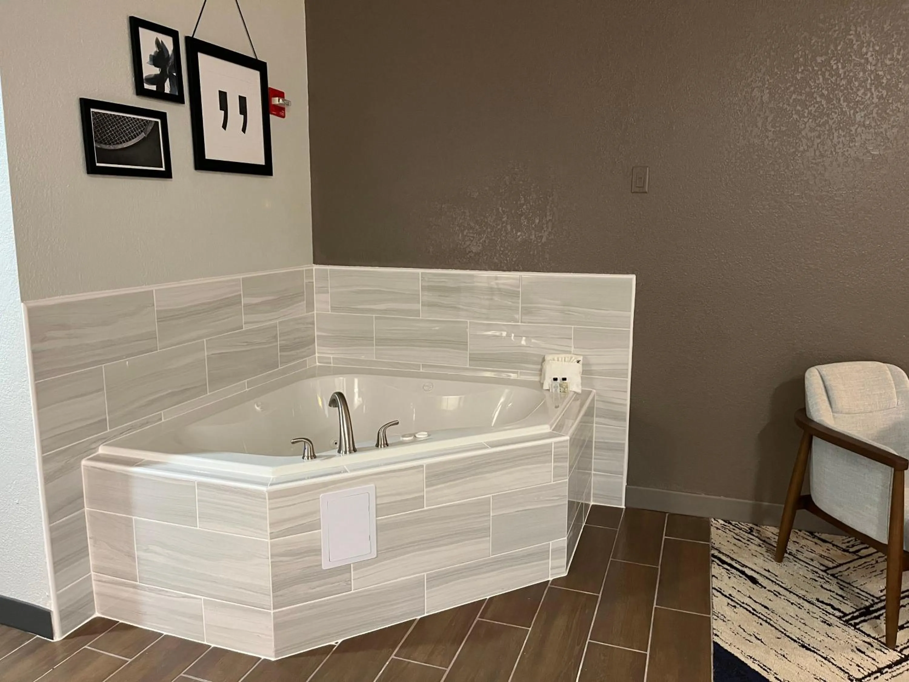 Hot Tub in Sky Point Hotel & Suites - Atlanta Airport