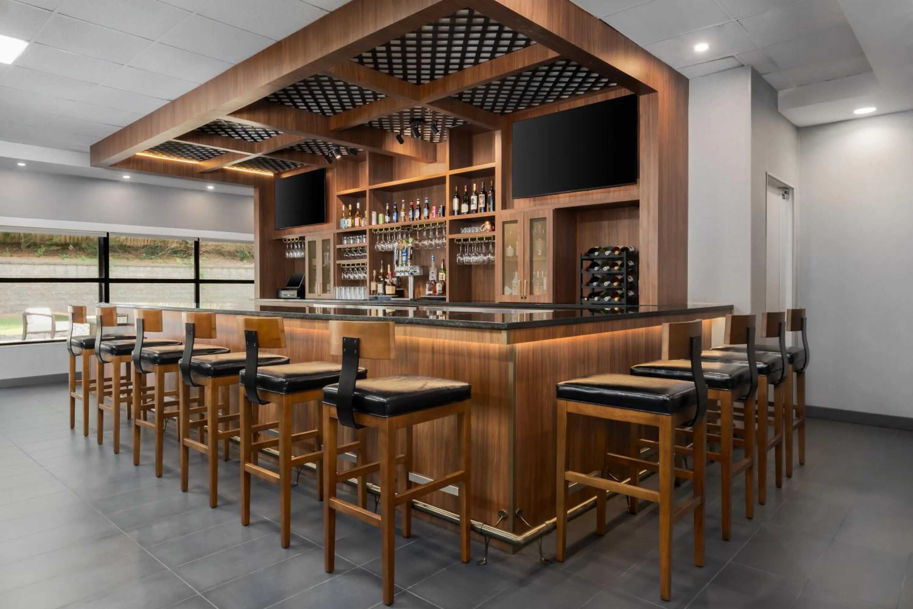 Lounge or bar in Four Points by Sheraton College Park Atlanta Airport