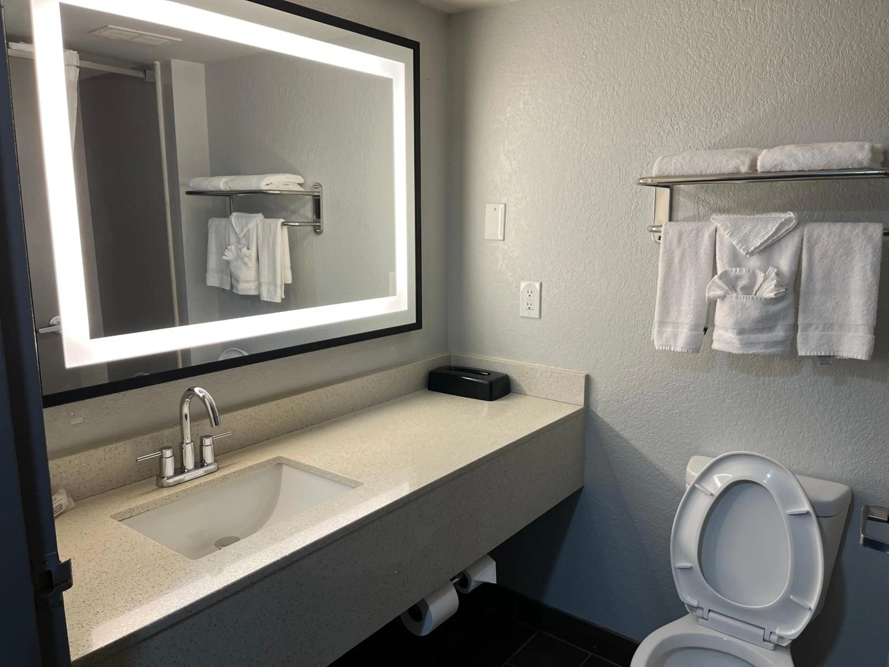 Bathroom in Sky Point Hotel & Suites - Atlanta Airport