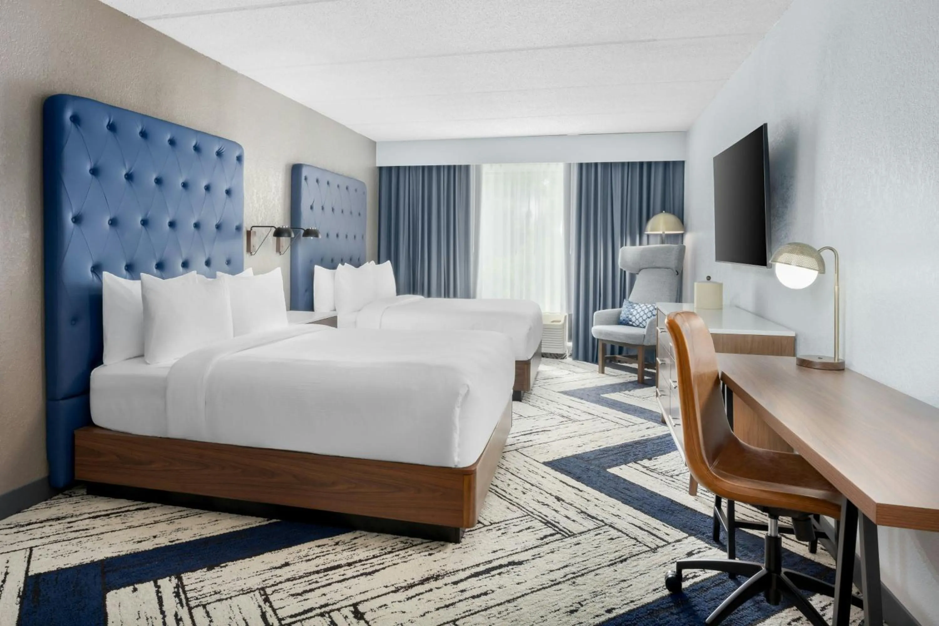 Photo of the whole room, Bed in Four Points by Sheraton College Park Atlanta Airport