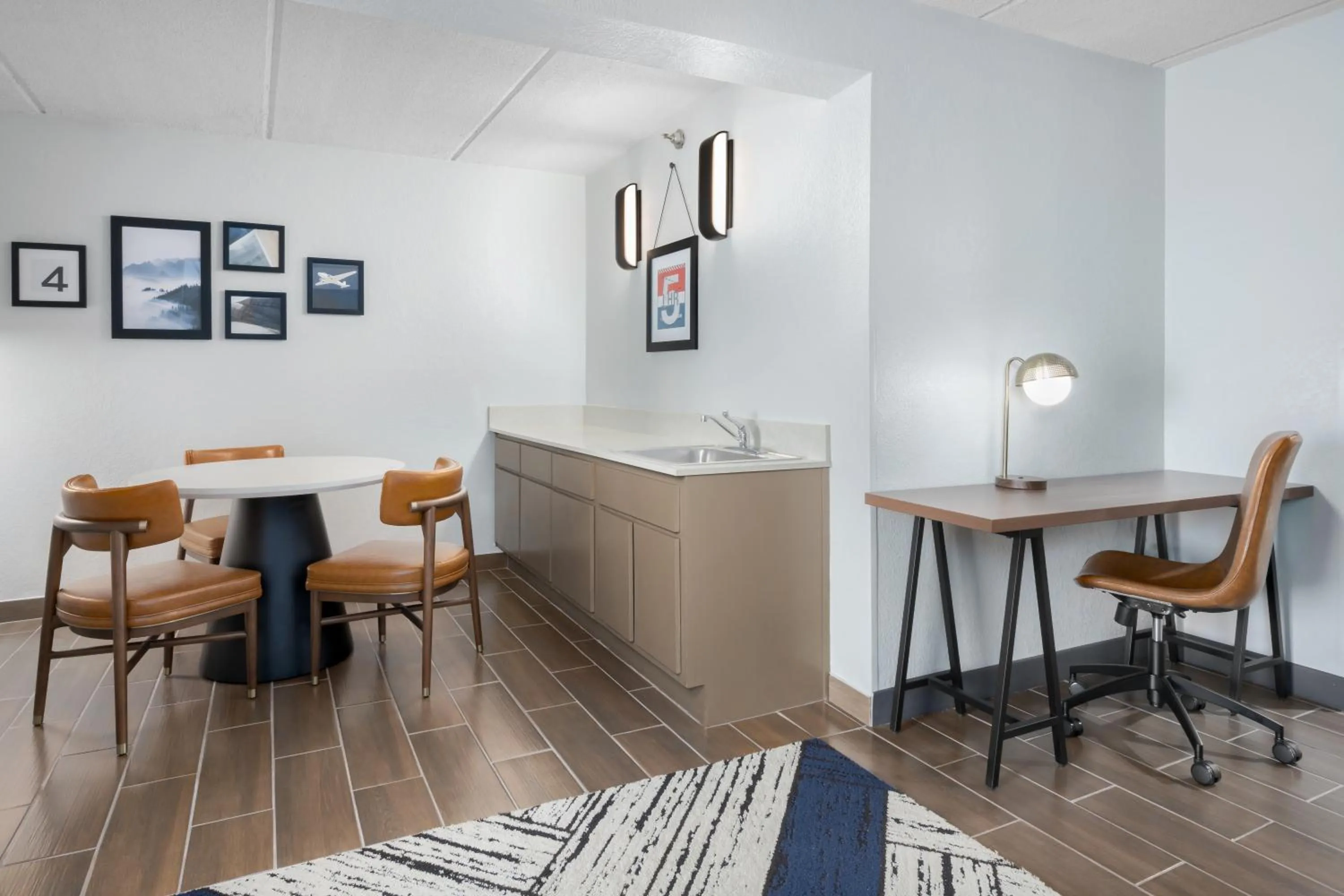 Kitchen or kitchenette in Four Points by Sheraton College Park Atlanta Airport