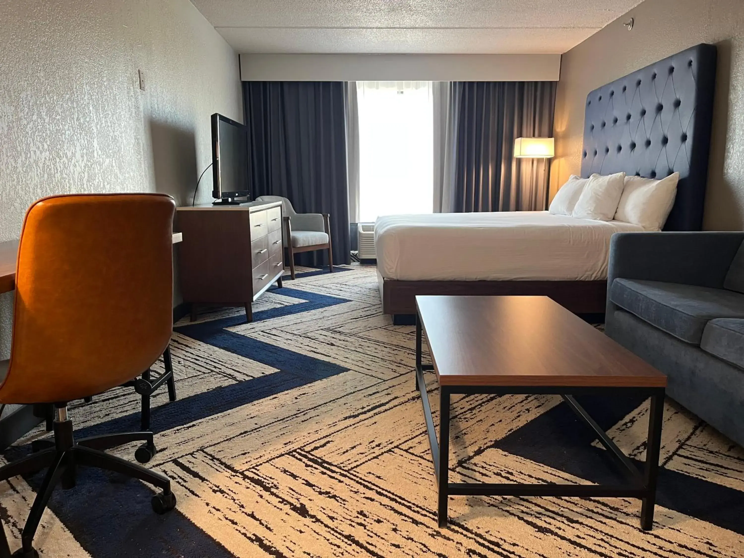 Deluxe King Room in Sky Point Hotel & Suites - Atlanta Airport Deluxe King Room in Sky Point Hotel & Suites - Atlanta Airport