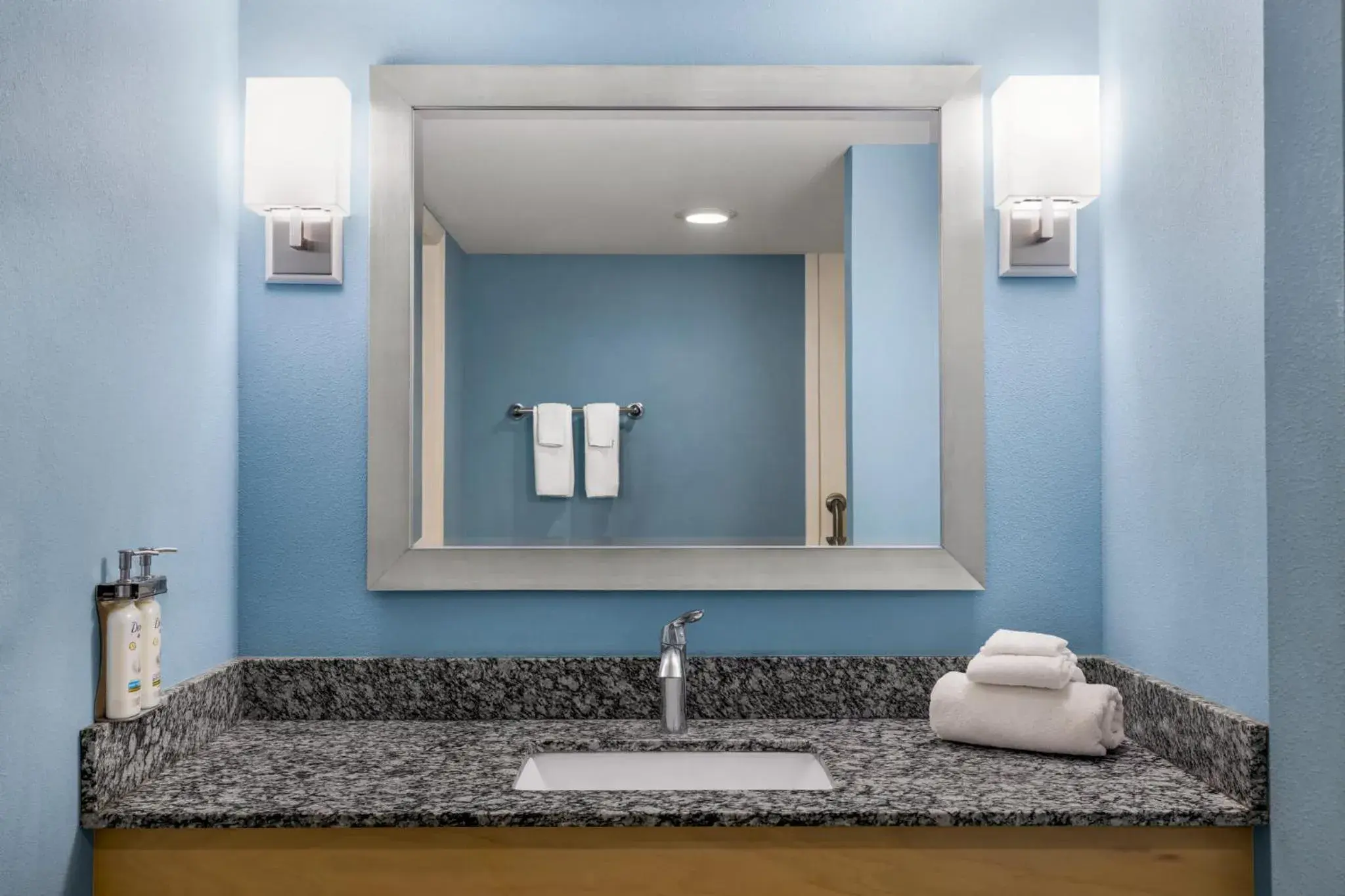 King Room - Mobility Access/Hearing Accessible in Holiday Inn Resort Jekyll Island by IHG King Room - Mobility Access/Hearing Accessible in Holiday Inn Resort Jekyll Island by IHG