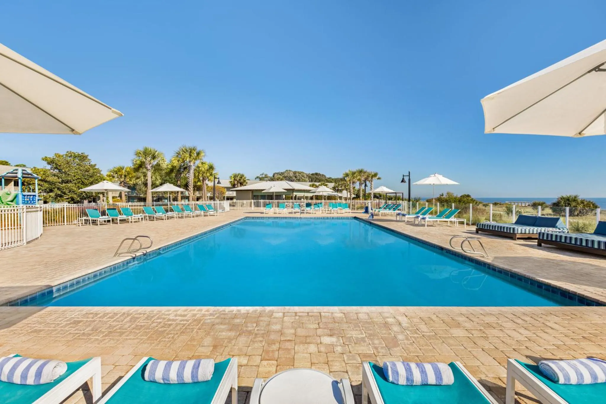 Swimming pool in Holiday Inn Resort Jekyll Island by IHG