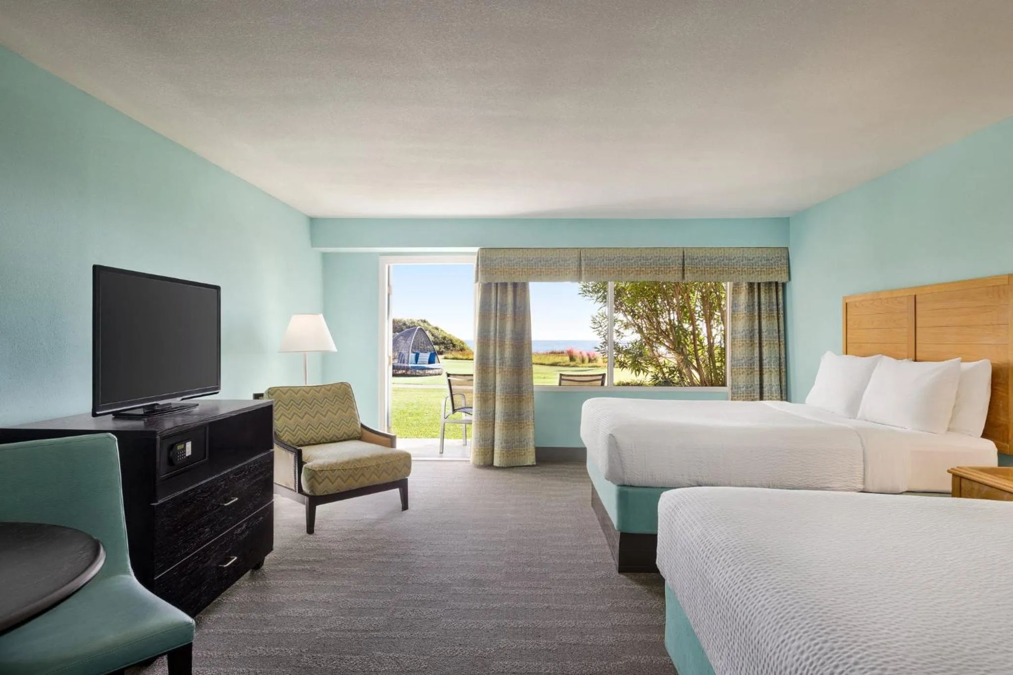 Photo of the whole room, Bed in Holiday Inn Resort Jekyll Island by IHG