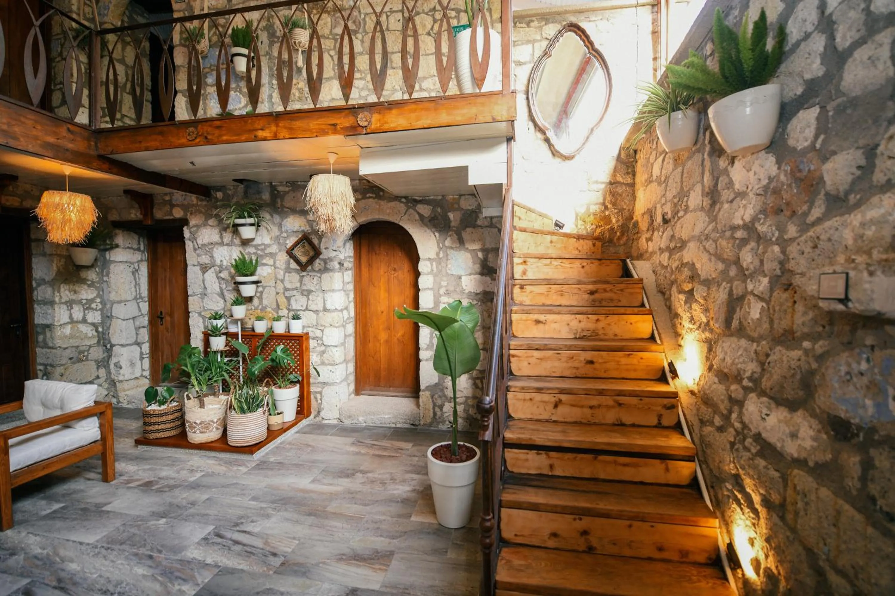 Inner courtyard view in Mahzen Alaçatı