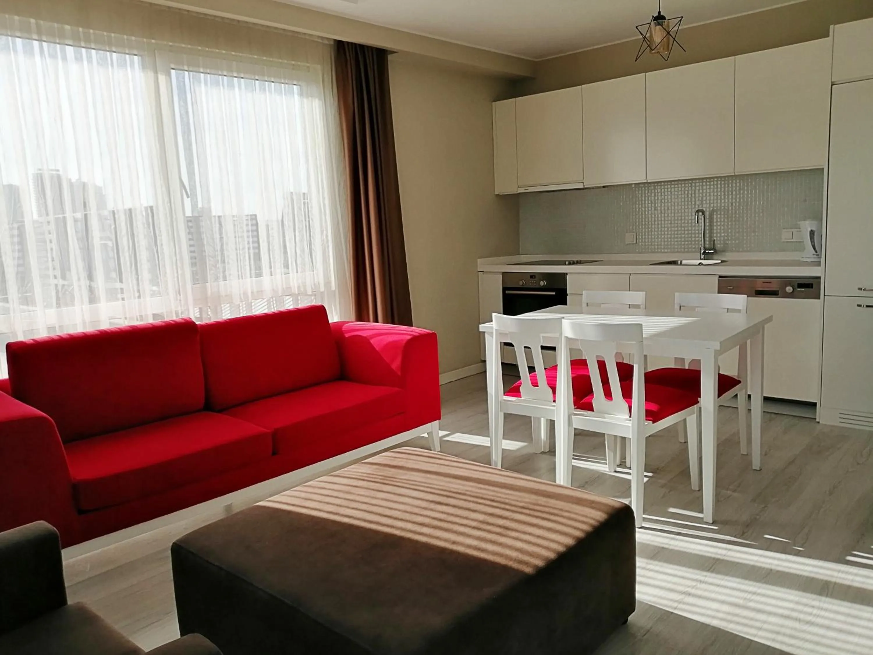 Kitchen or kitchenette in Medproper Suites Airport