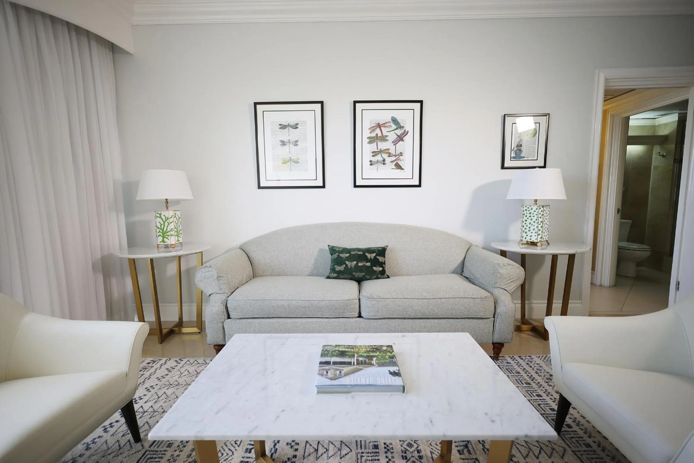 Living room in Courtleigh Hotel & Suites