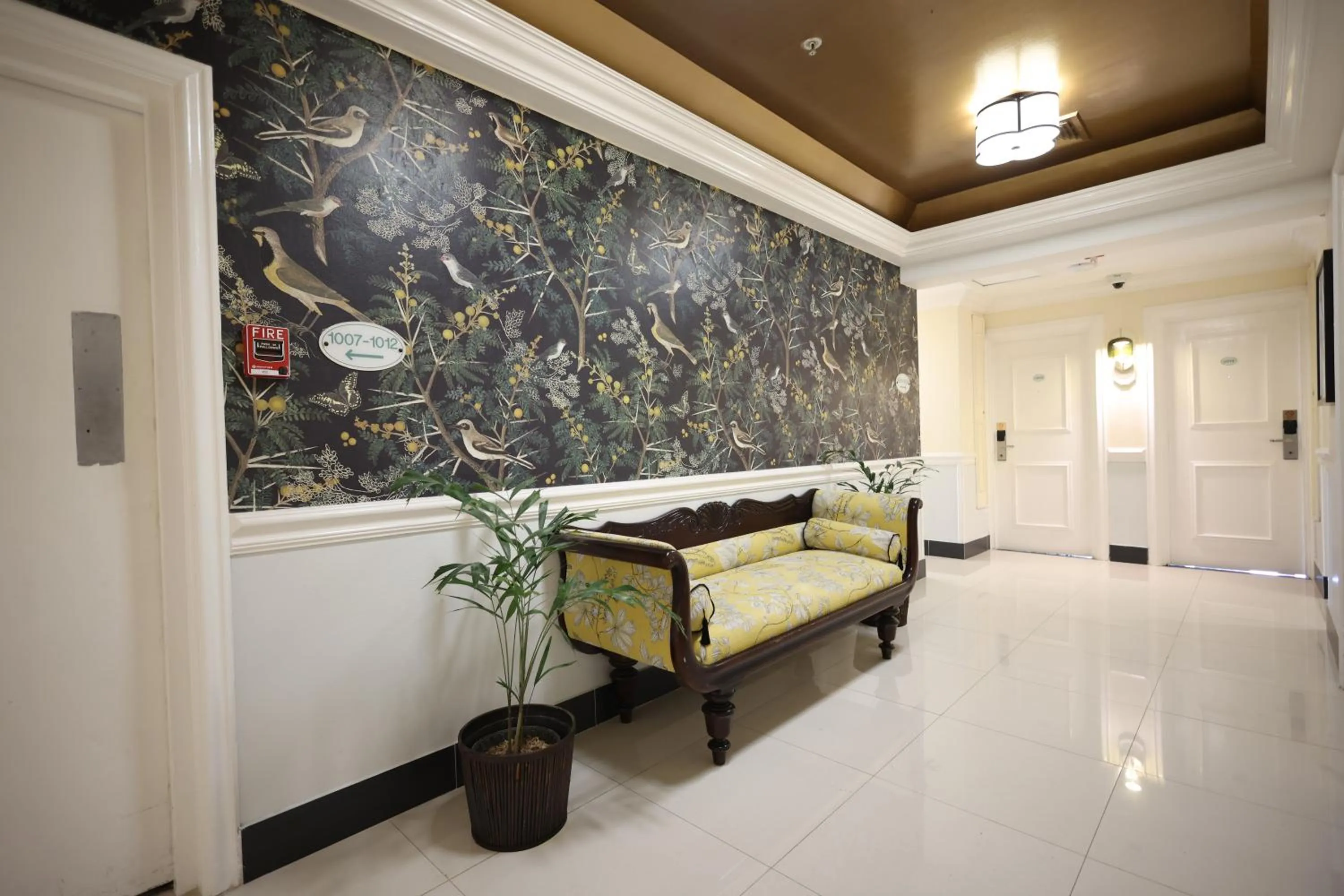 Lobby or reception in Courtleigh Hotel & Suites