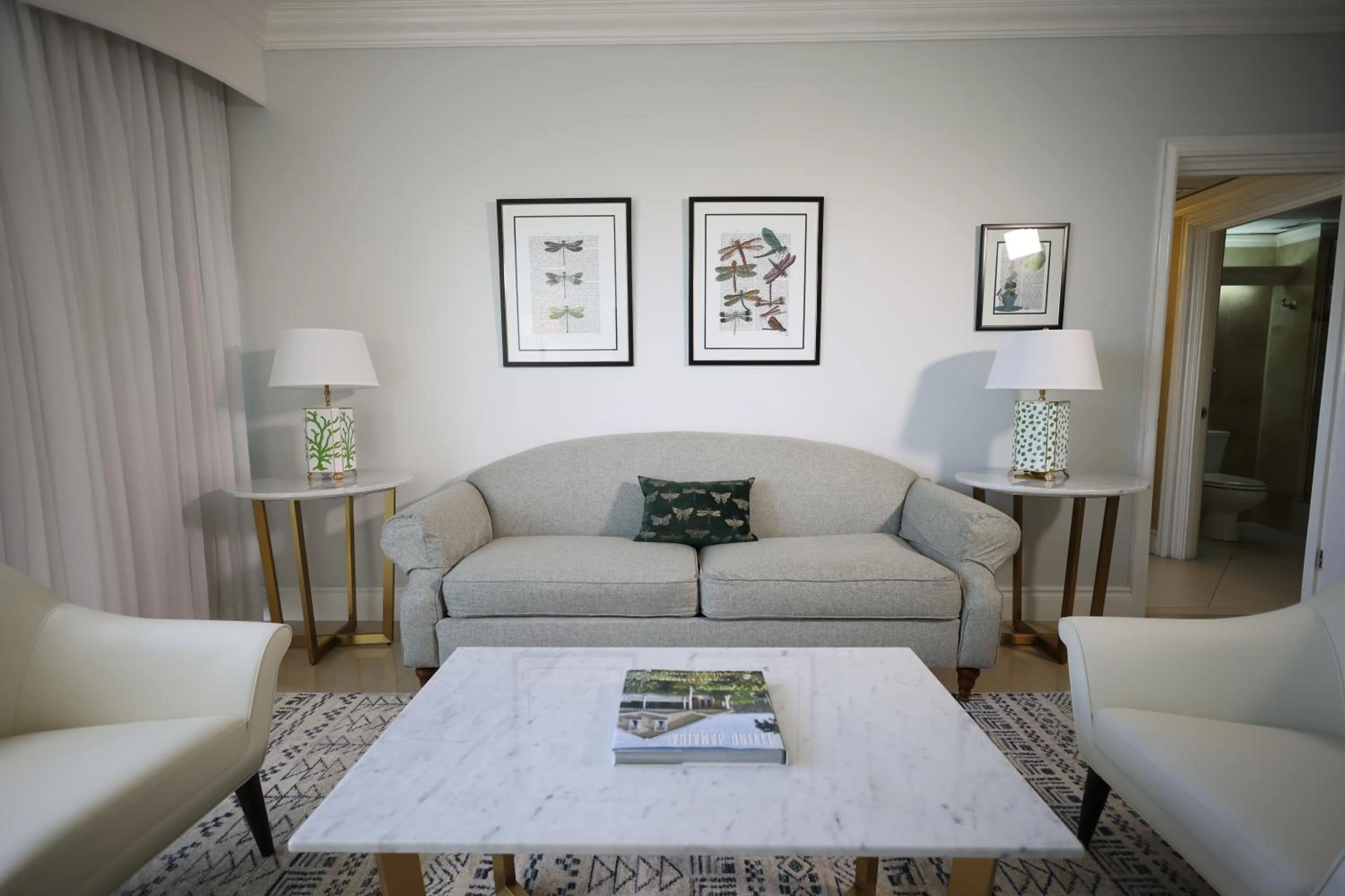 Living room in Courtleigh Hotel & Suites