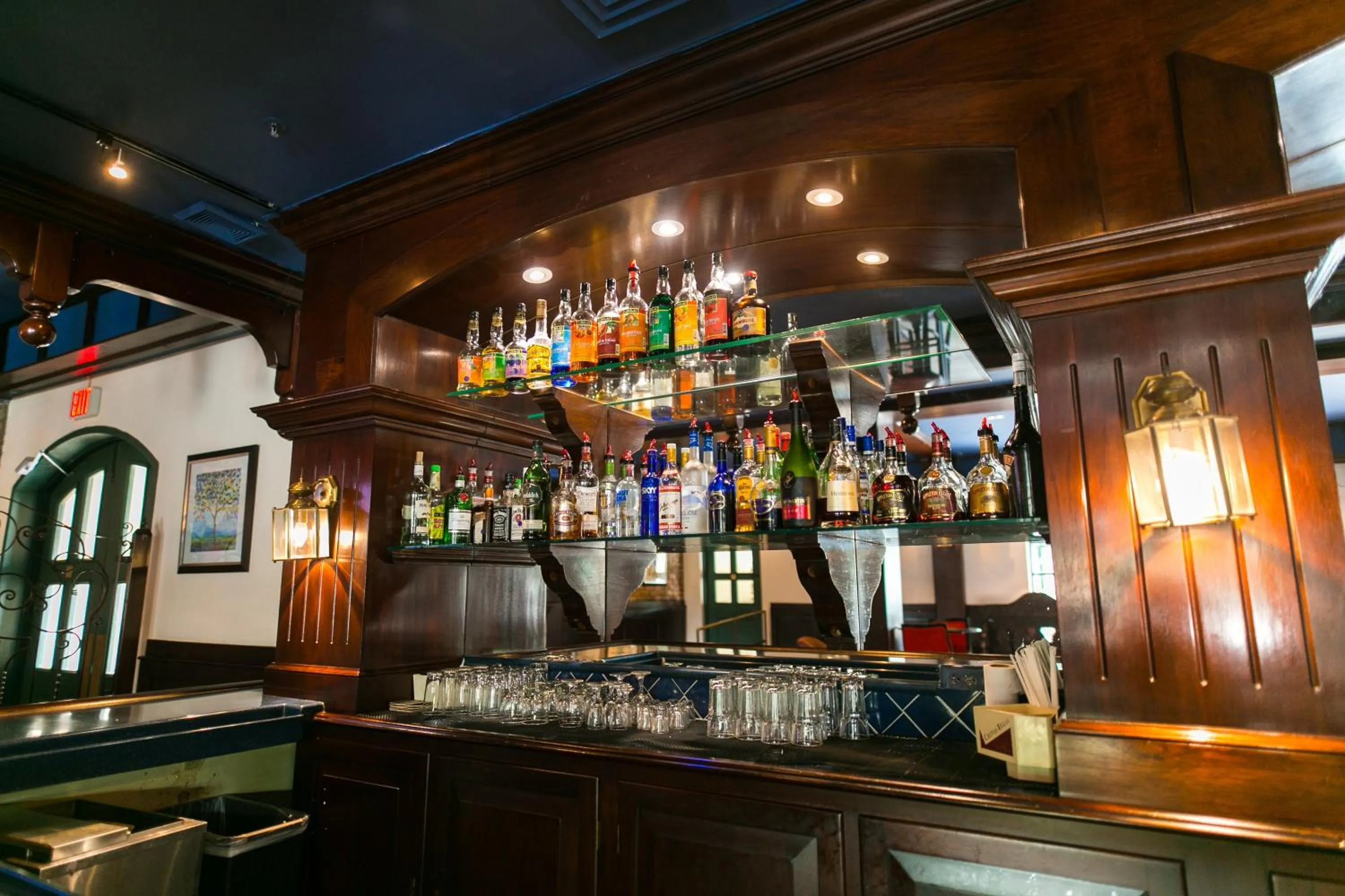 Lounge or bar in Courtleigh Hotel & Suites