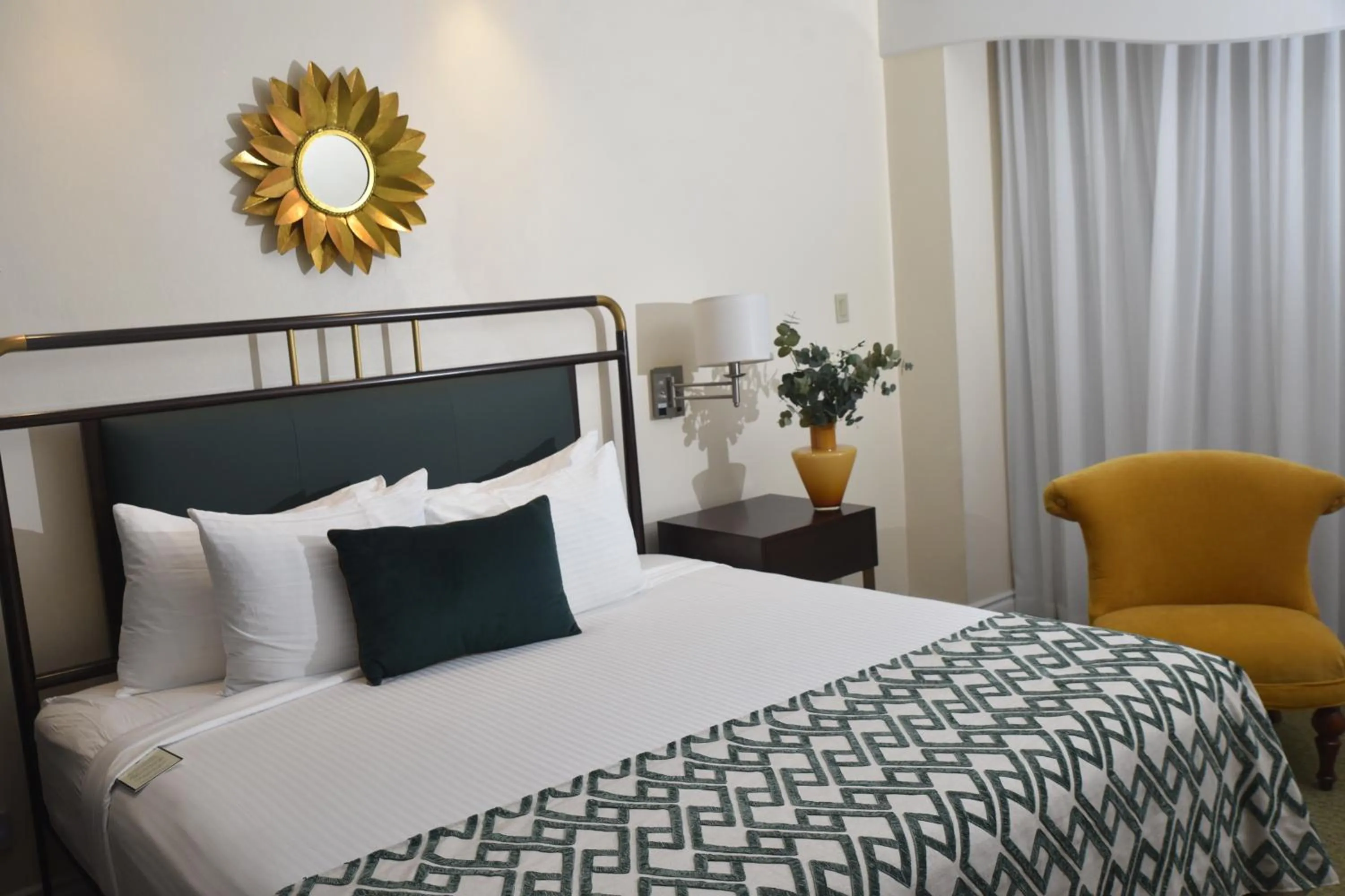 Bedroom, Bed in Courtleigh Hotel & Suites