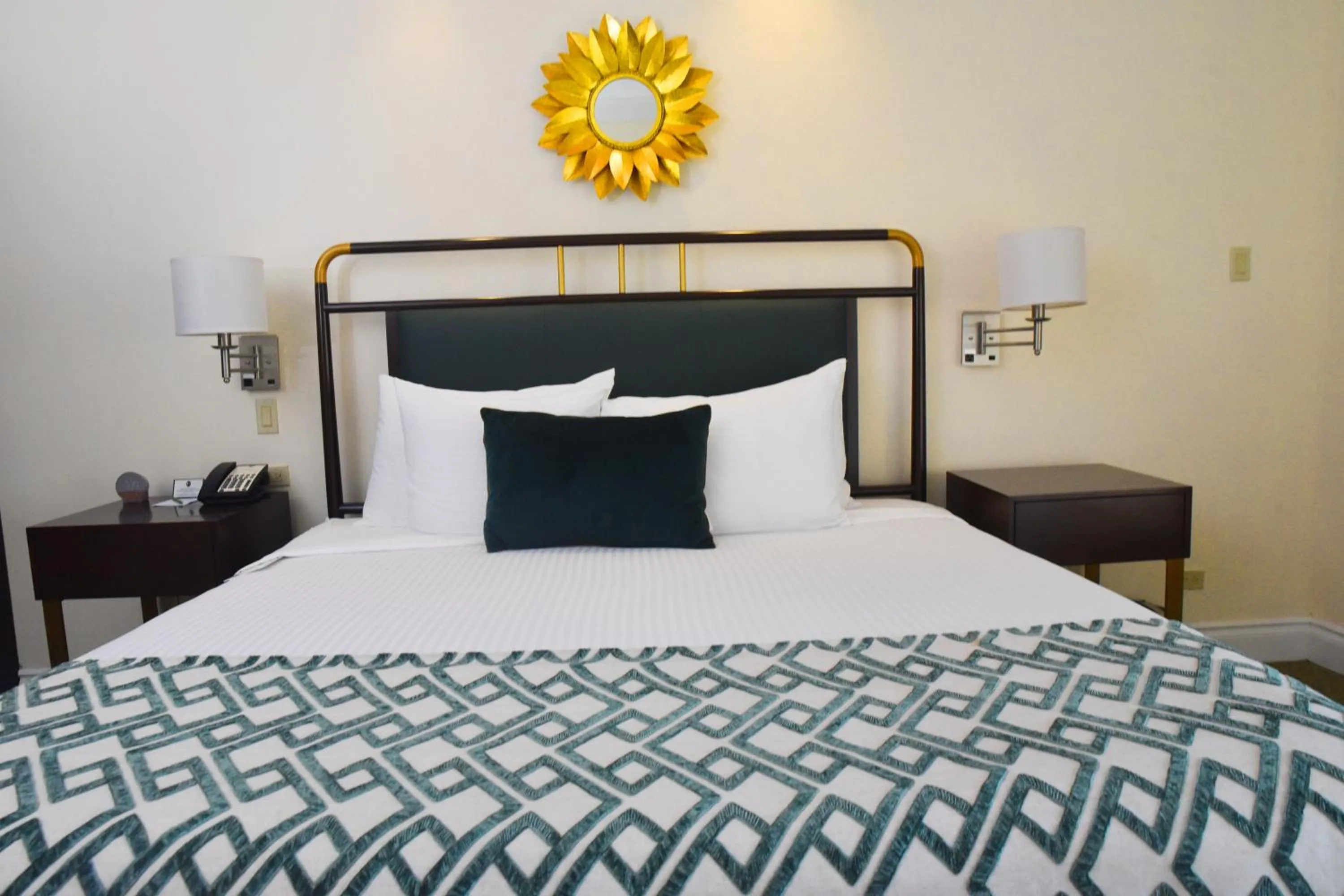 Bedroom, Bed in Courtleigh Hotel & Suites