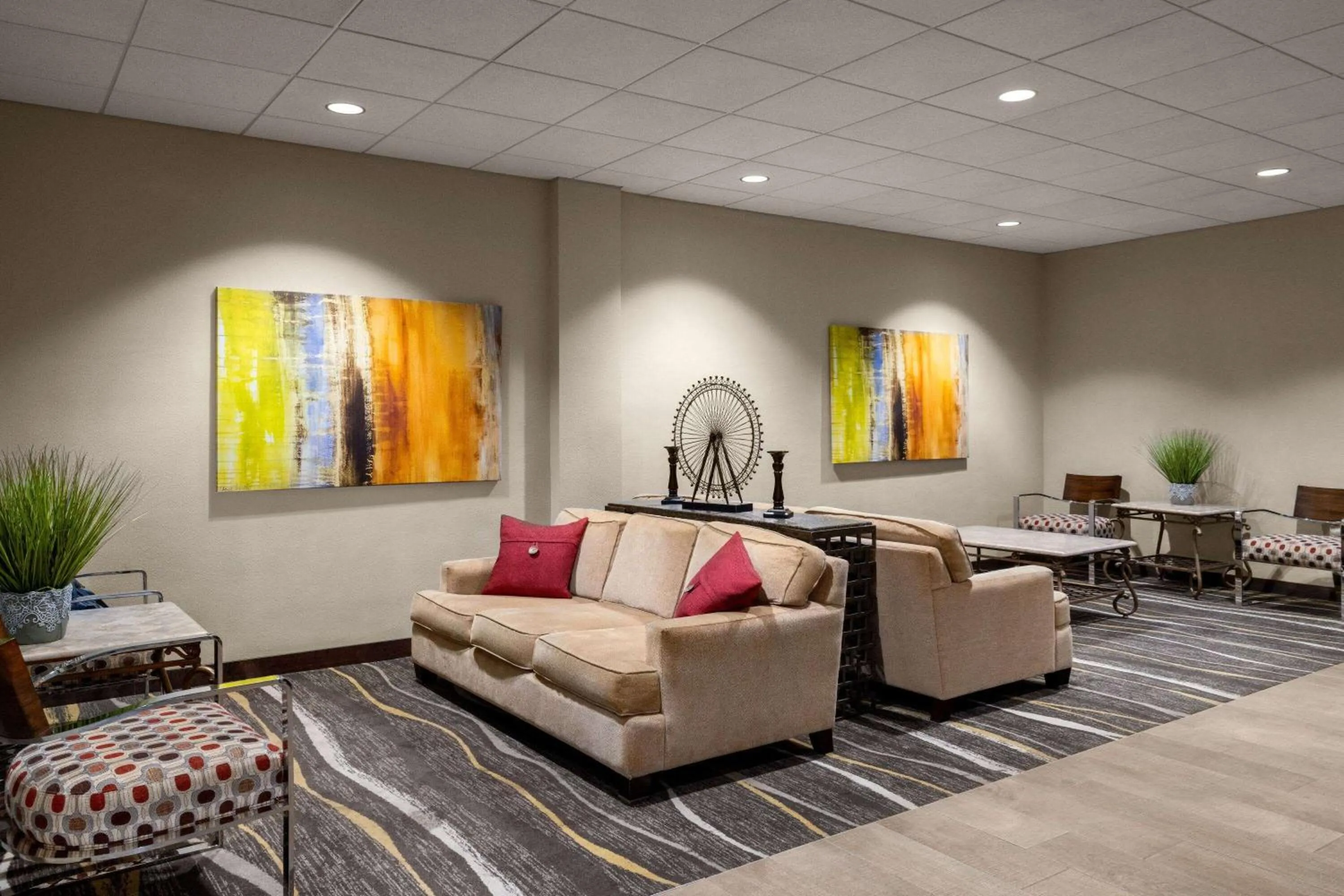 Lobby or reception in Rochester Hotel & Suites - Mayo Clinic Area