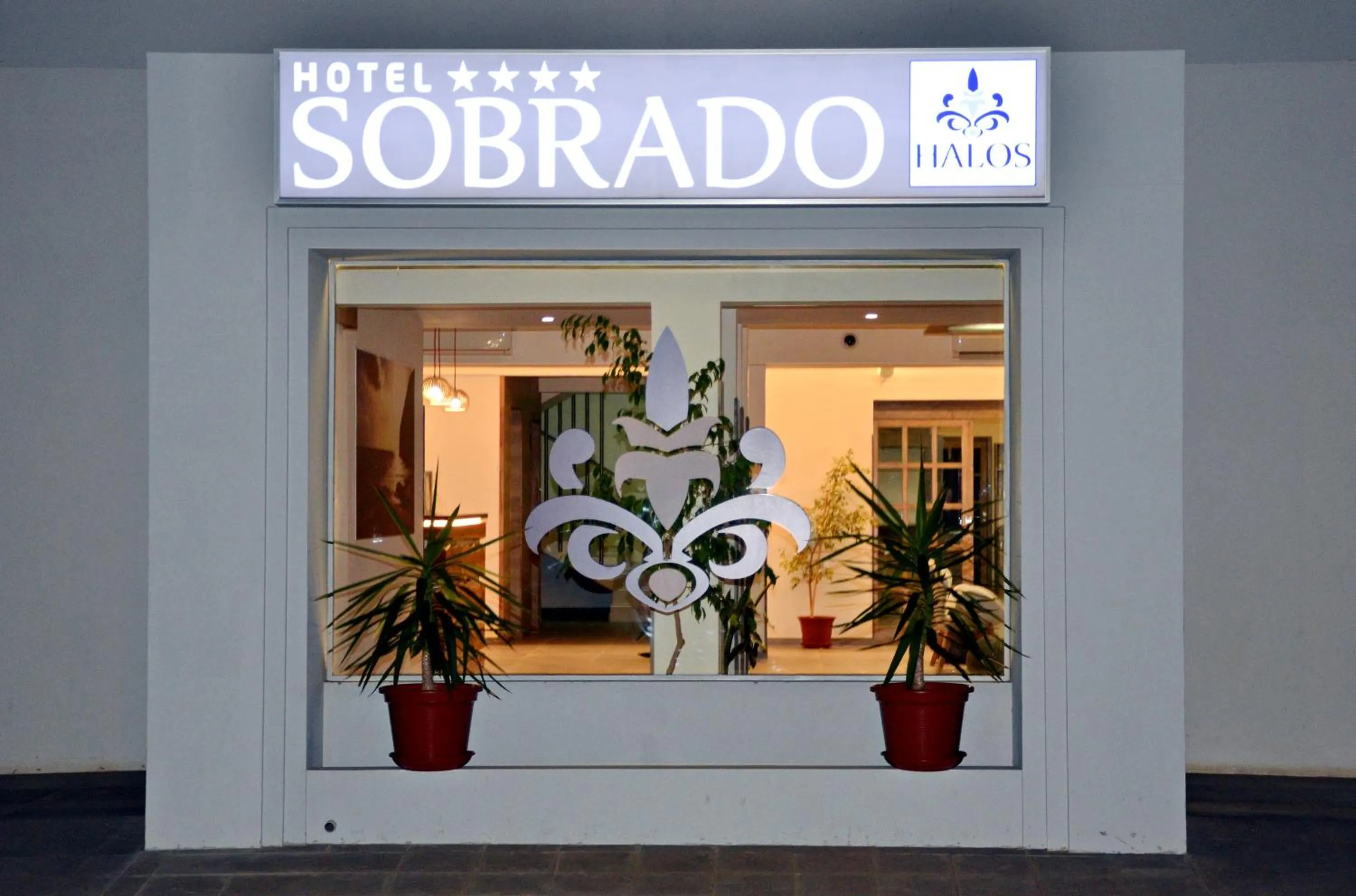 Facade/entrance in Sobrado Boutique Hotel