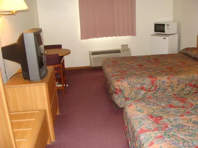 Photo of the whole room, Bed in USA Inns of America