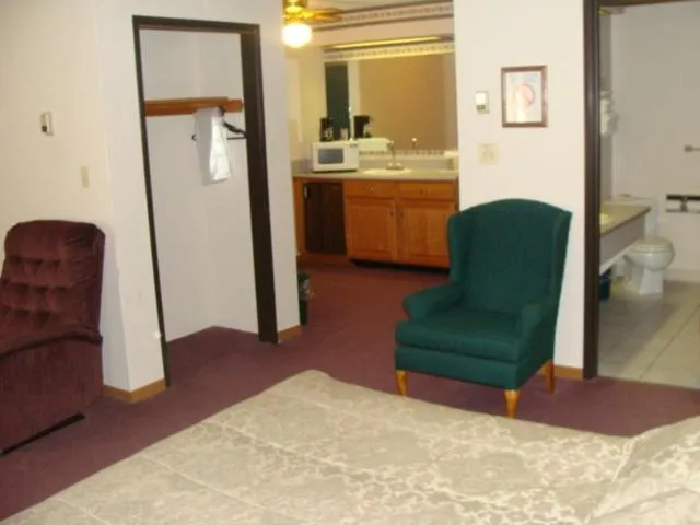 Photo of the whole room in USA Inns of America