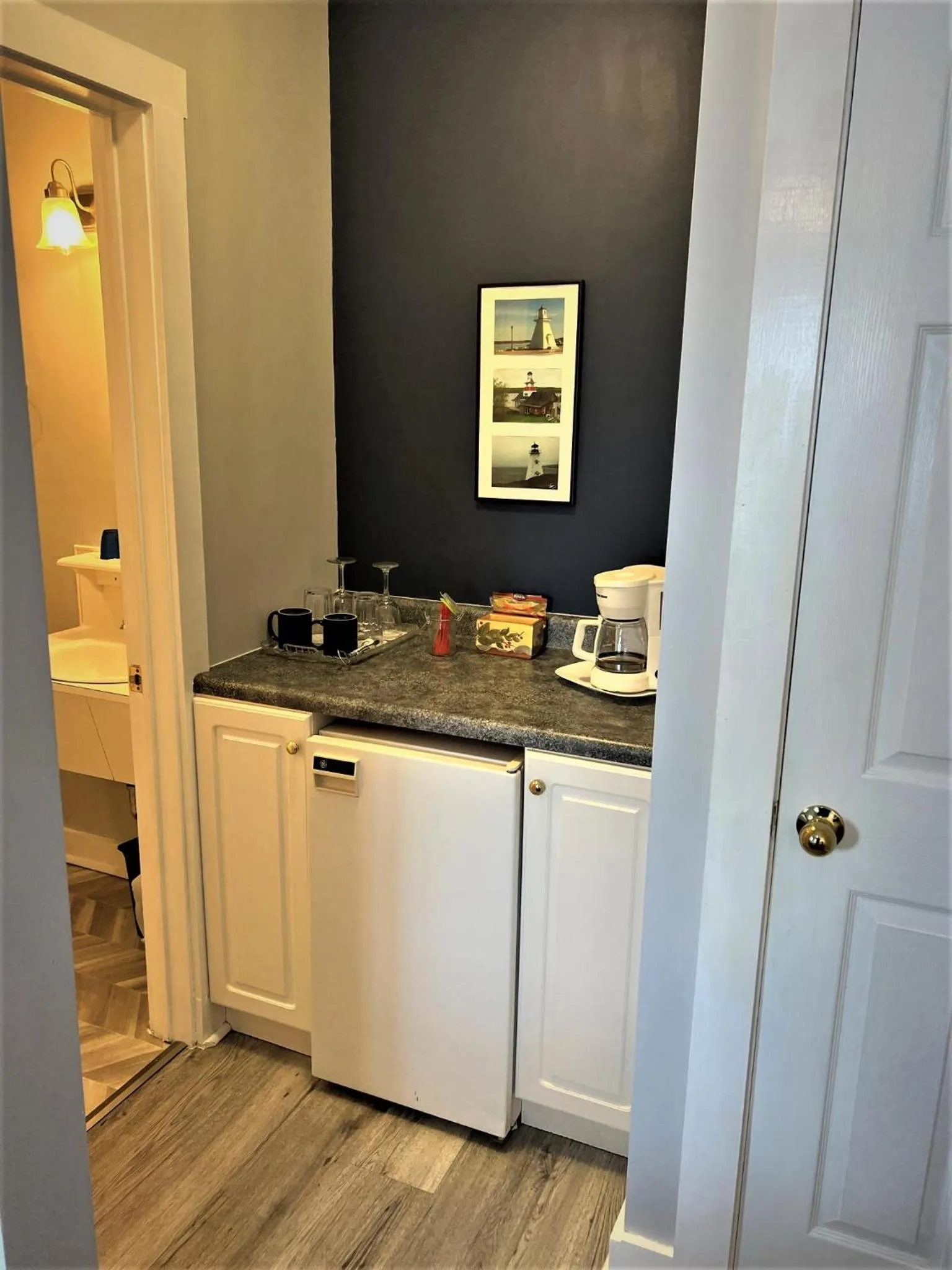 Coffee/tea facilities in Come from Away B&B