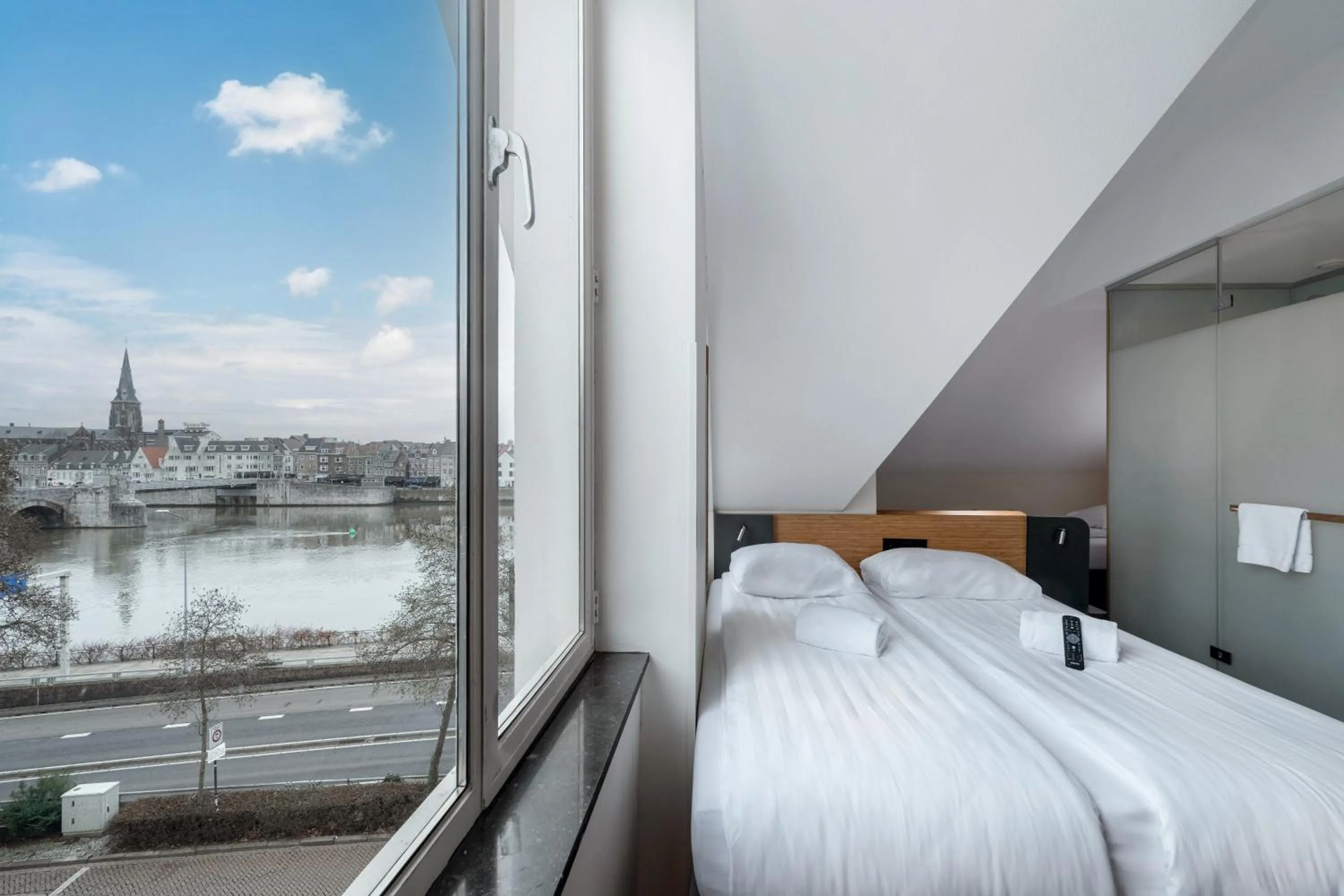 Bedroom, Bed in easyHotel Maastricht City Centre