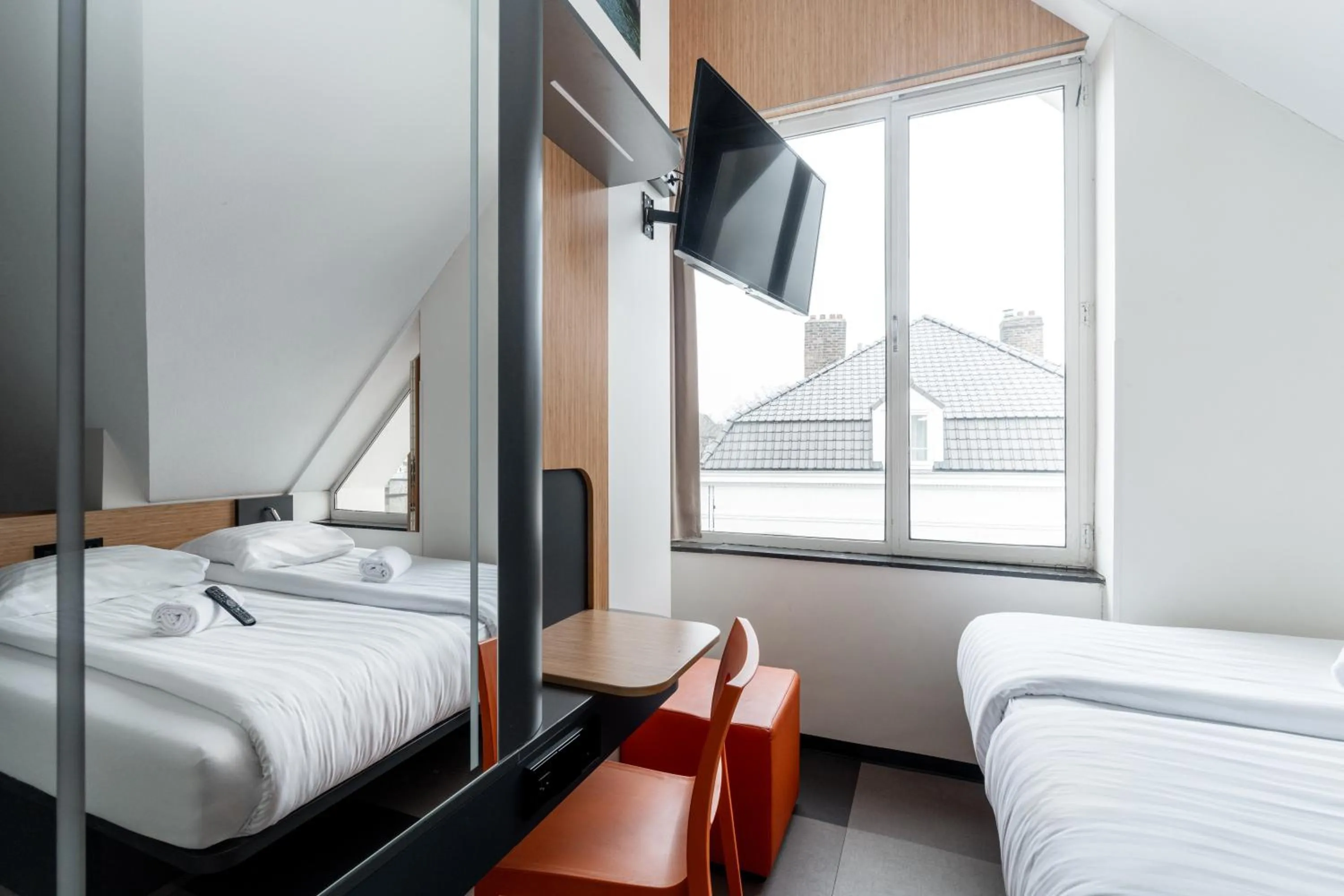 Bedroom, Bed in easyHotel Maastricht City Centre