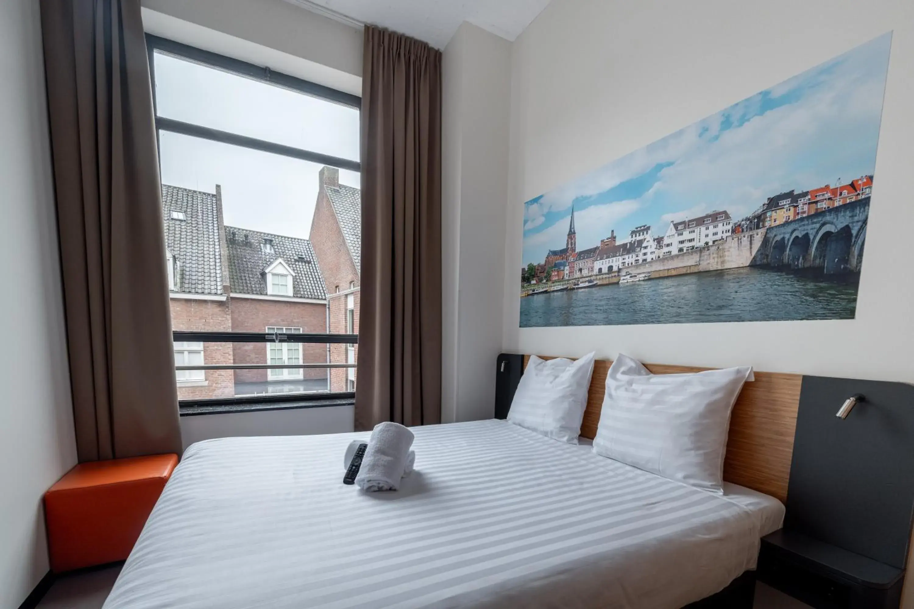 Double Room in easyHotel Maastricht City Centre Double Room in easyHotel Maastricht City Centre