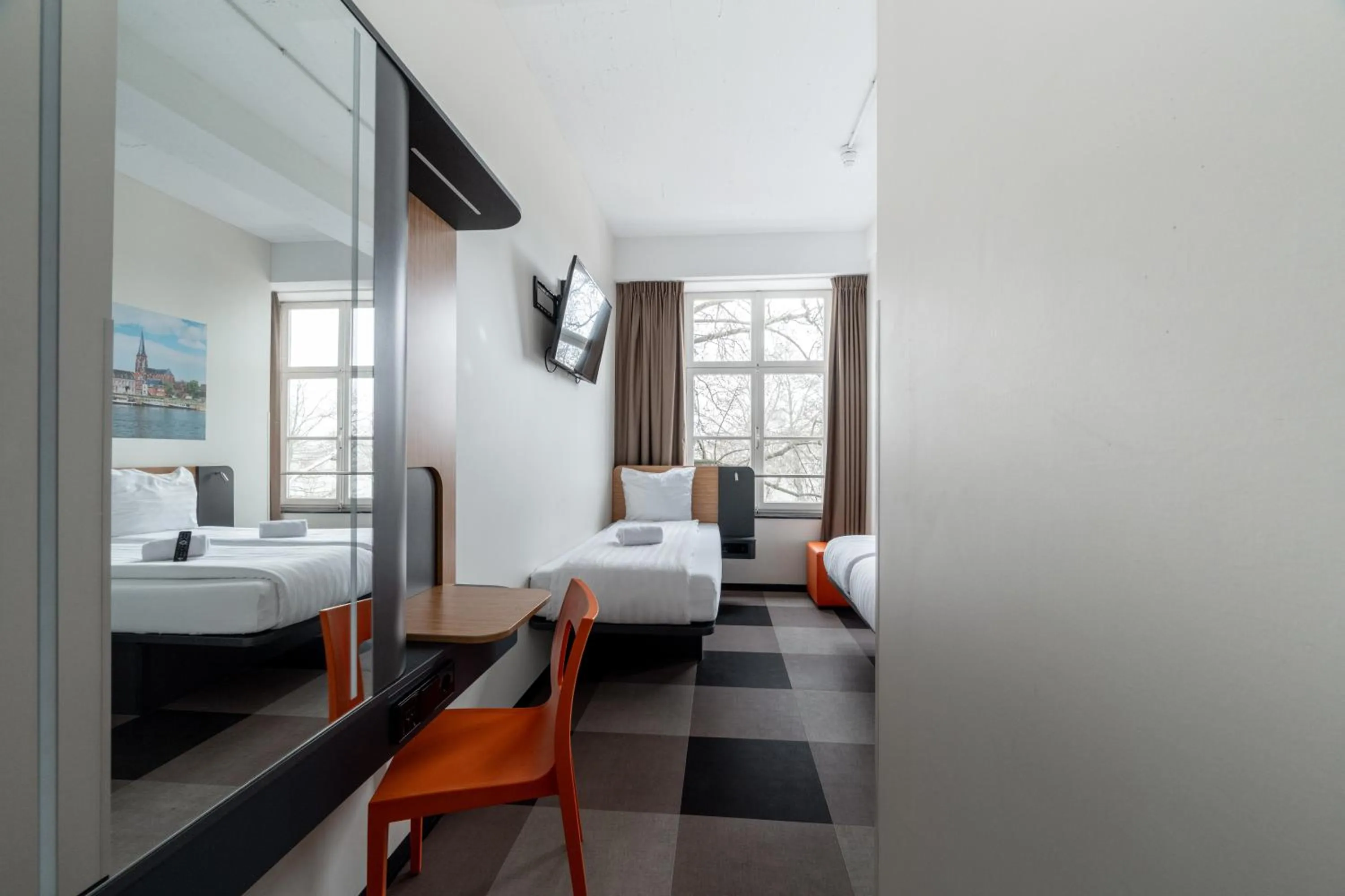 Bedroom, Bed in easyHotel Maastricht City Centre