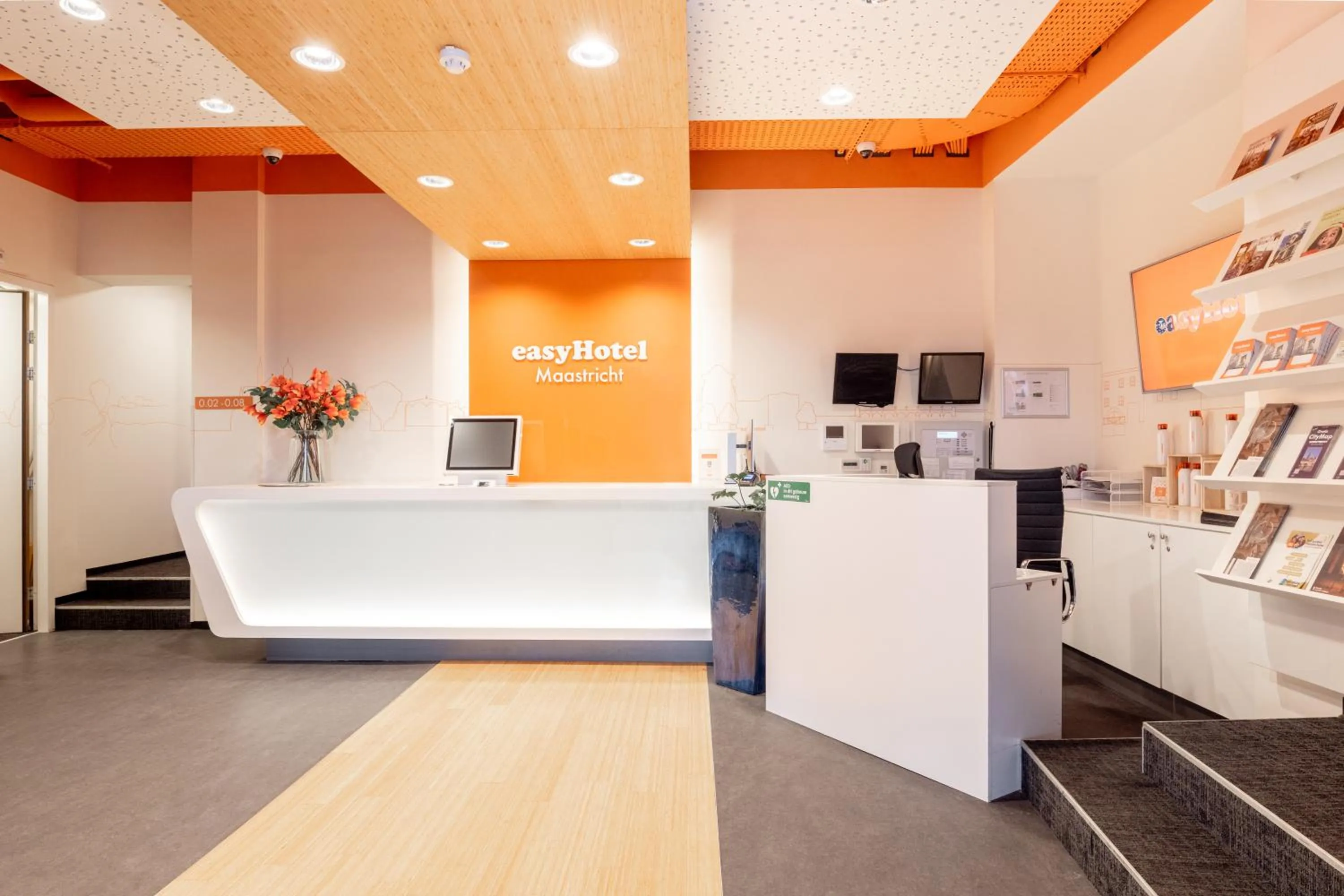 Lobby or reception in easyHotel Maastricht City Centre