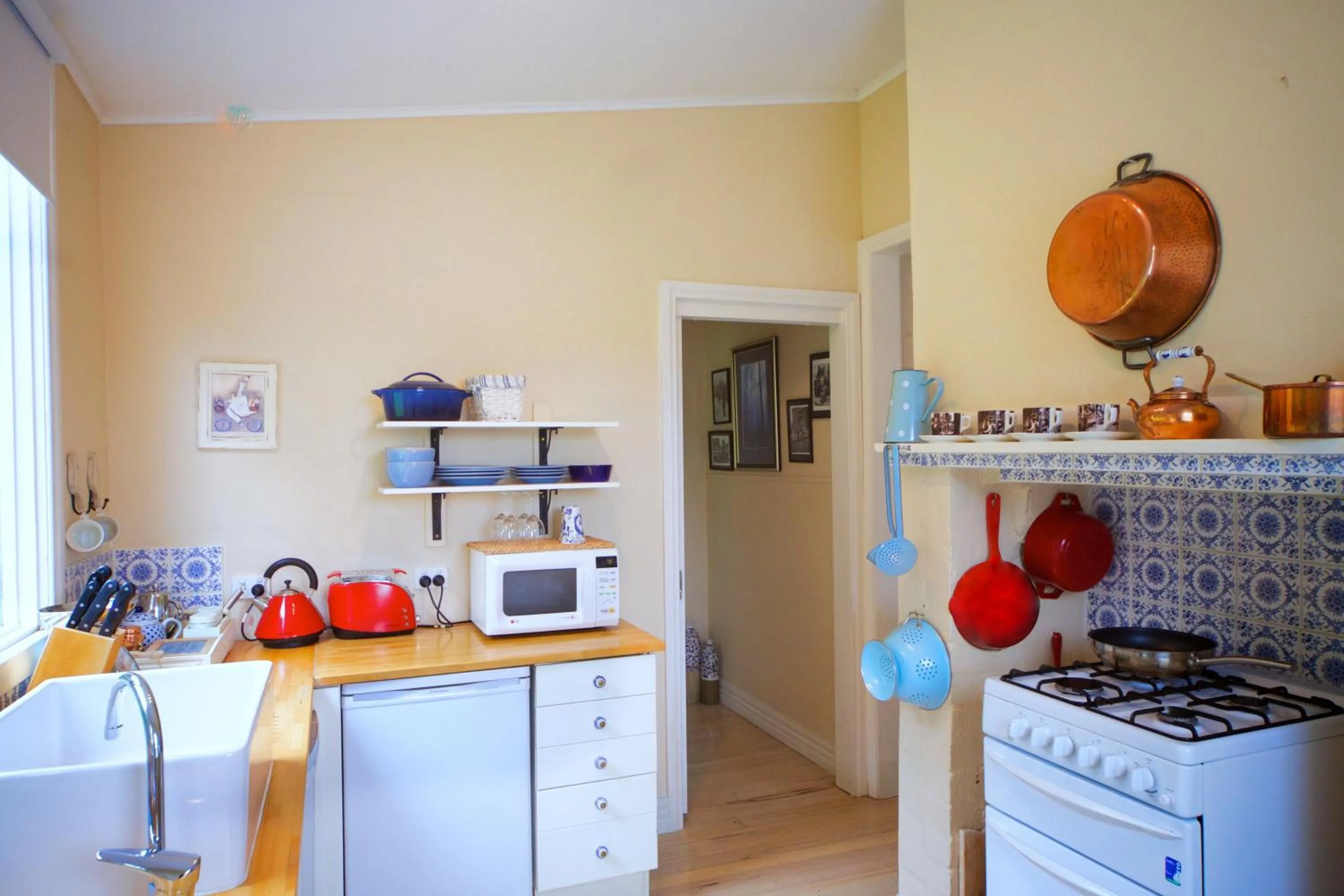 Kitchen or kitchenette in Healesville Apartments