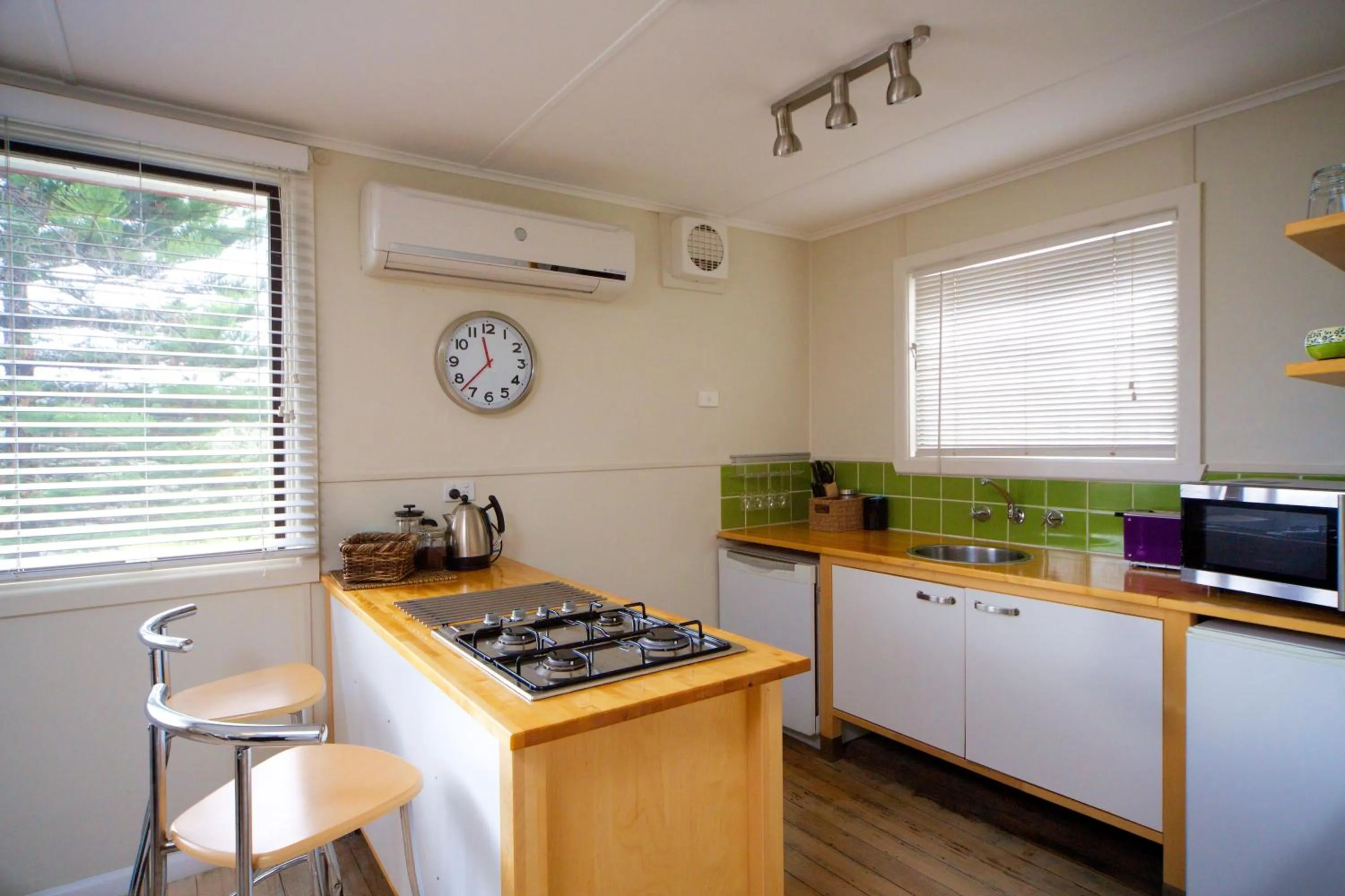 Kitchen or kitchenette in Healesville Apartments