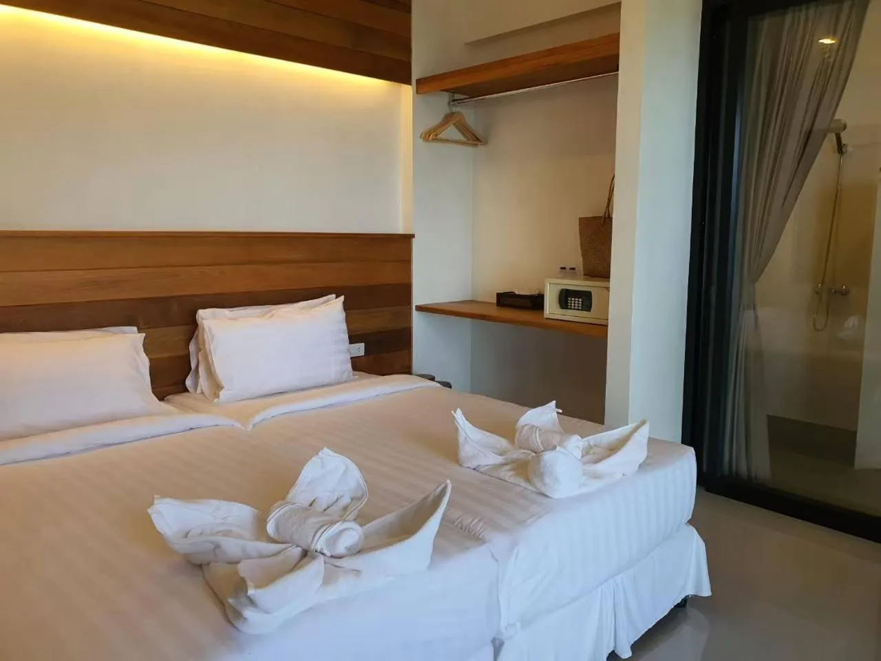 Bed in Sea Garden Resort Haad Chao Phao