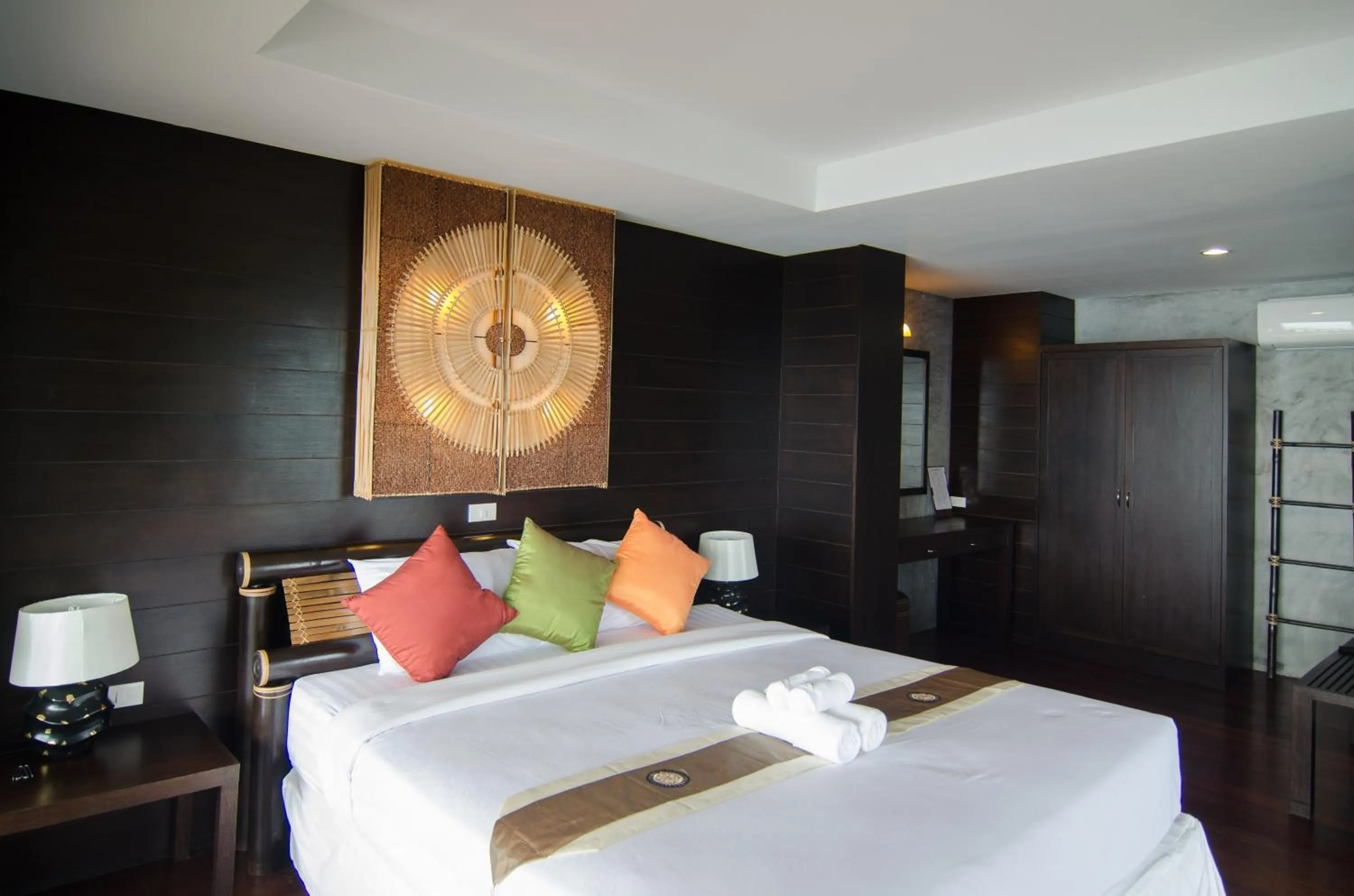 Bed in Sea Garden Resort Haad Chao Phao