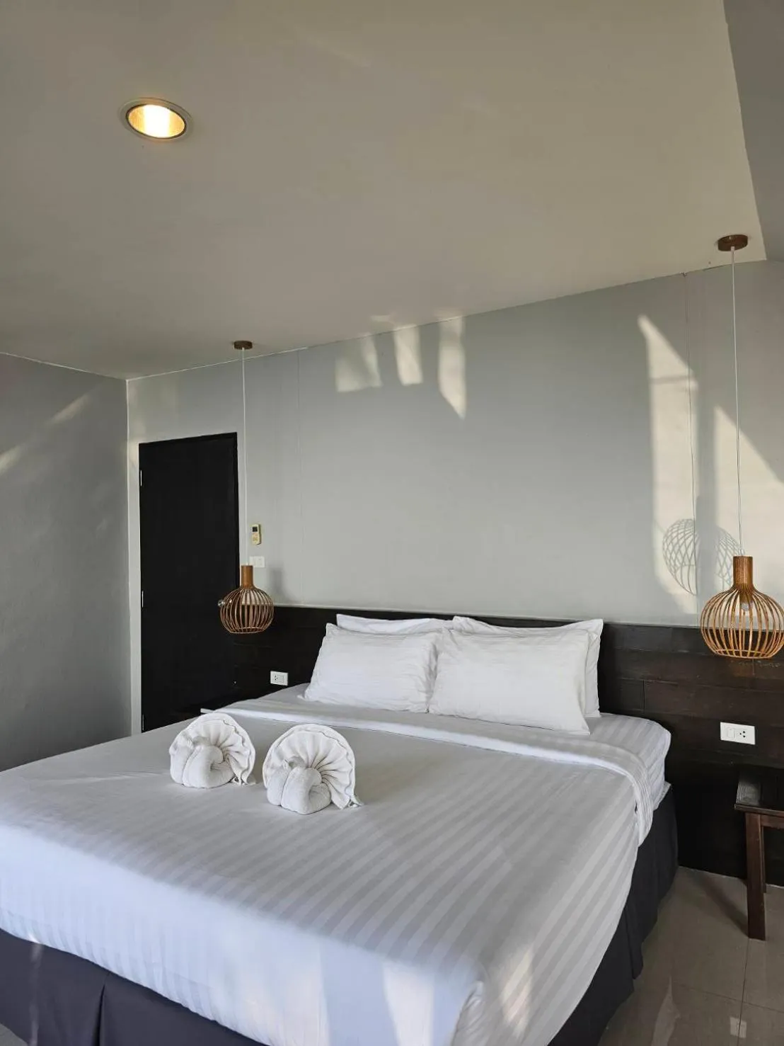 Bed in Sea Garden Resort Haad Chao Phao