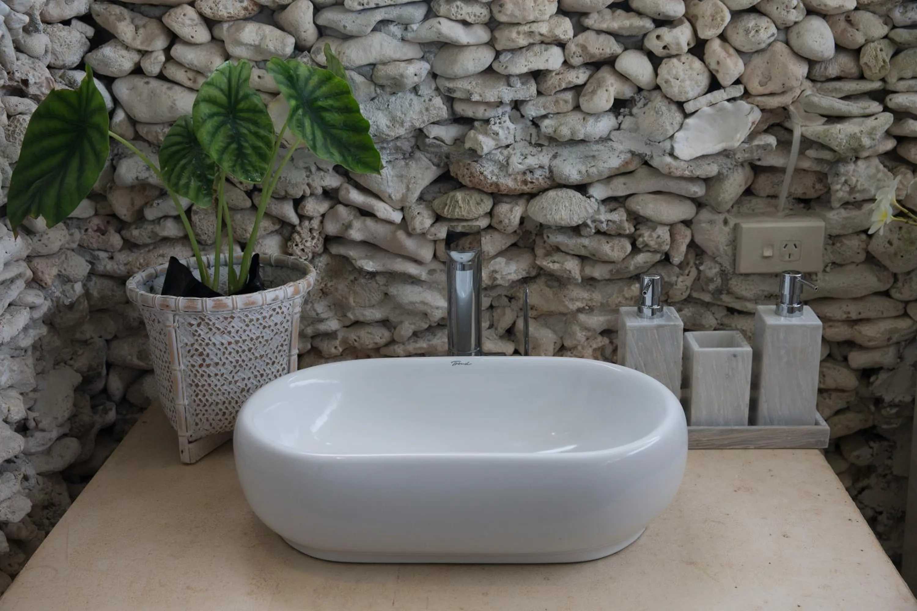 Bathroom in Tamanu on the Beach