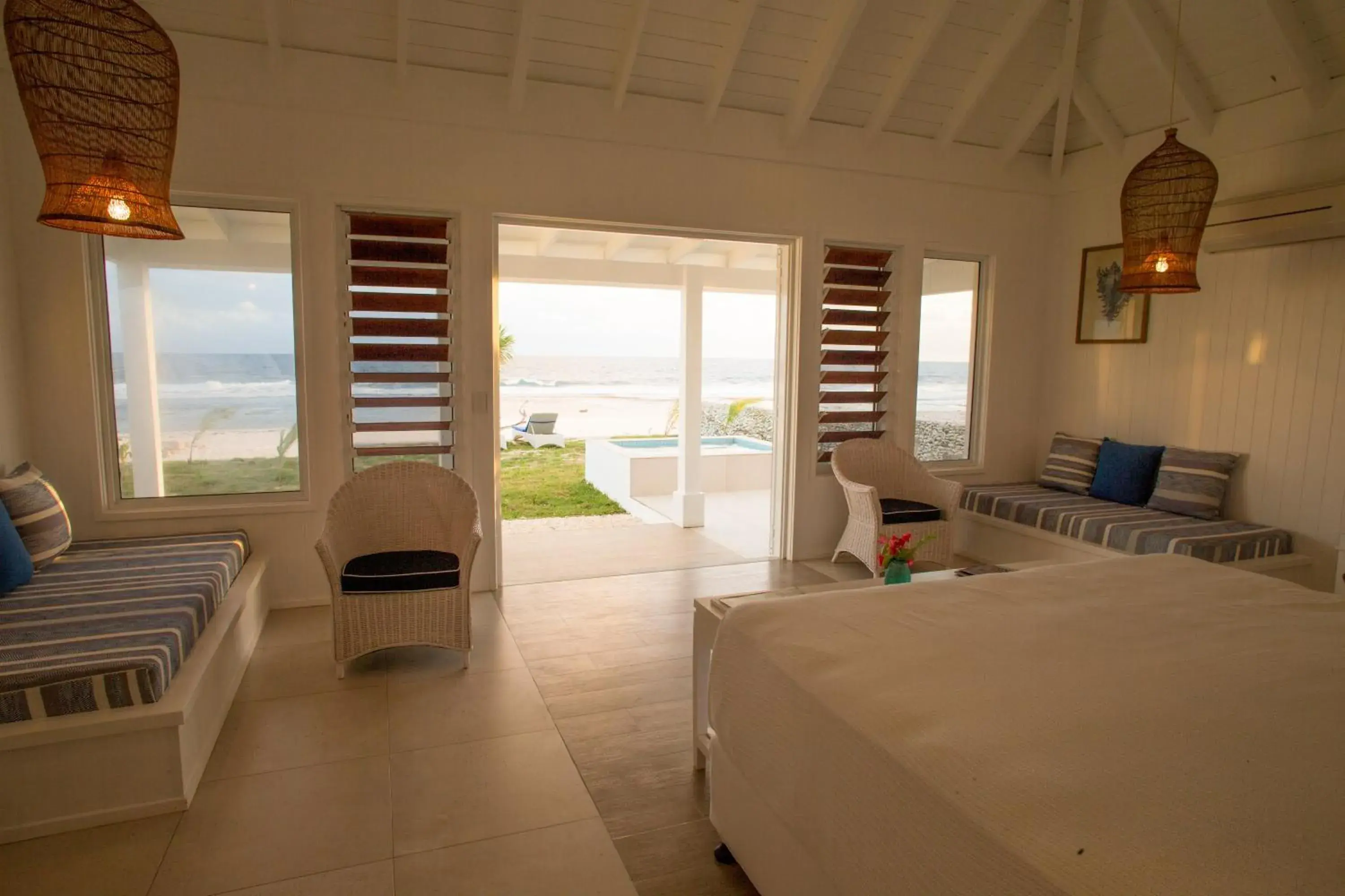 Beachfront Plunge Pool Villa in Tamanu on the Beach Beachfront Plunge Pool Villa in Tamanu on the Beach