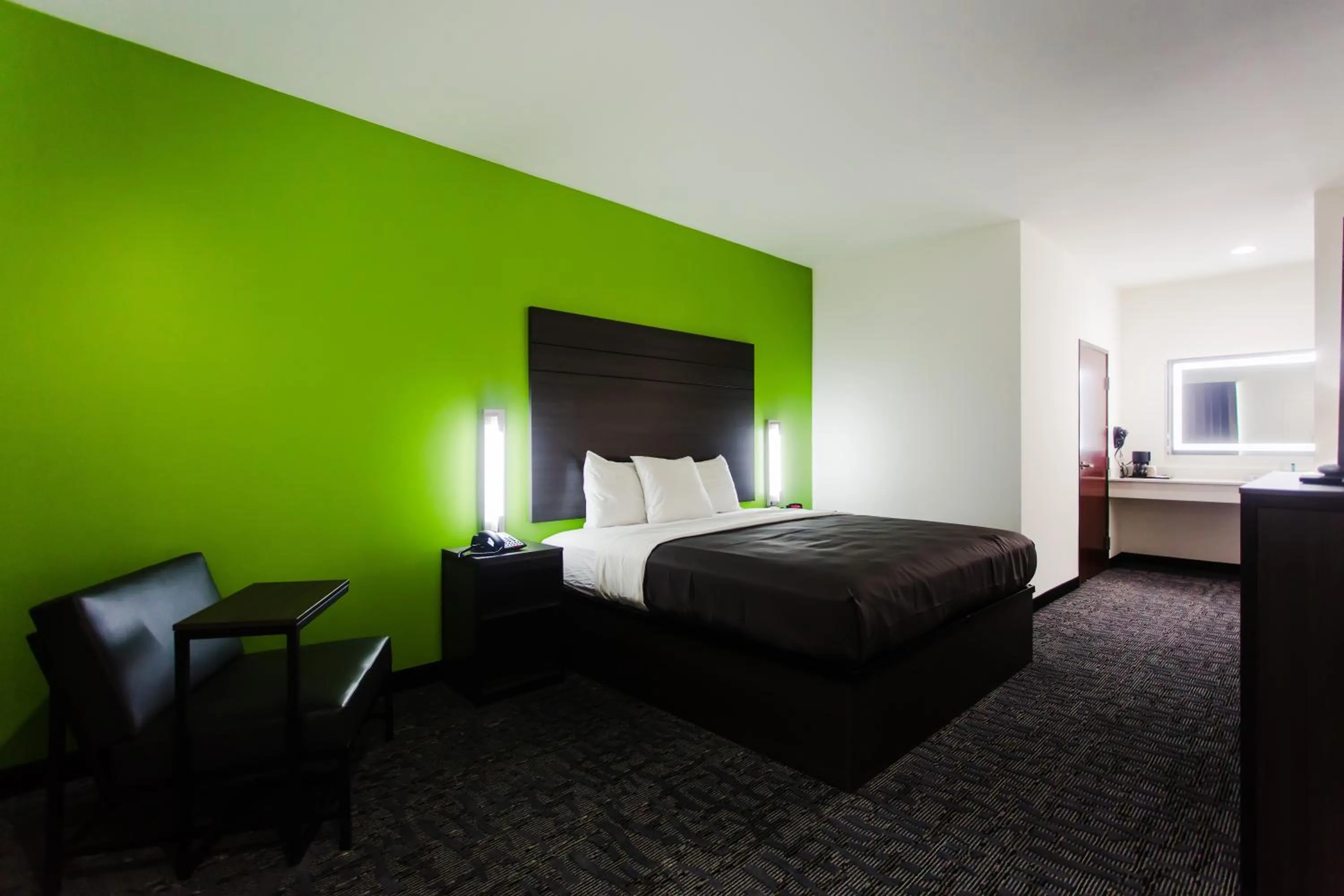 Bedroom, Bed in Palacio Royale Inn Boutique Katy