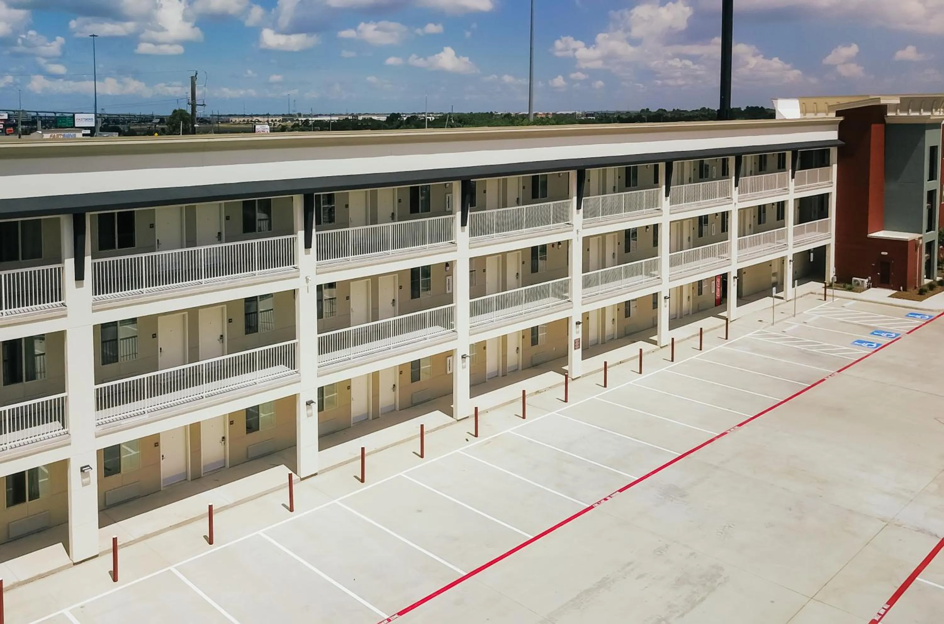 Property building in Palacio Royale Inn Boutique Katy