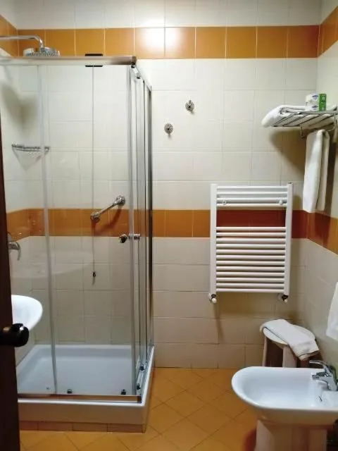 Shower in DOMUS Grand Hotel