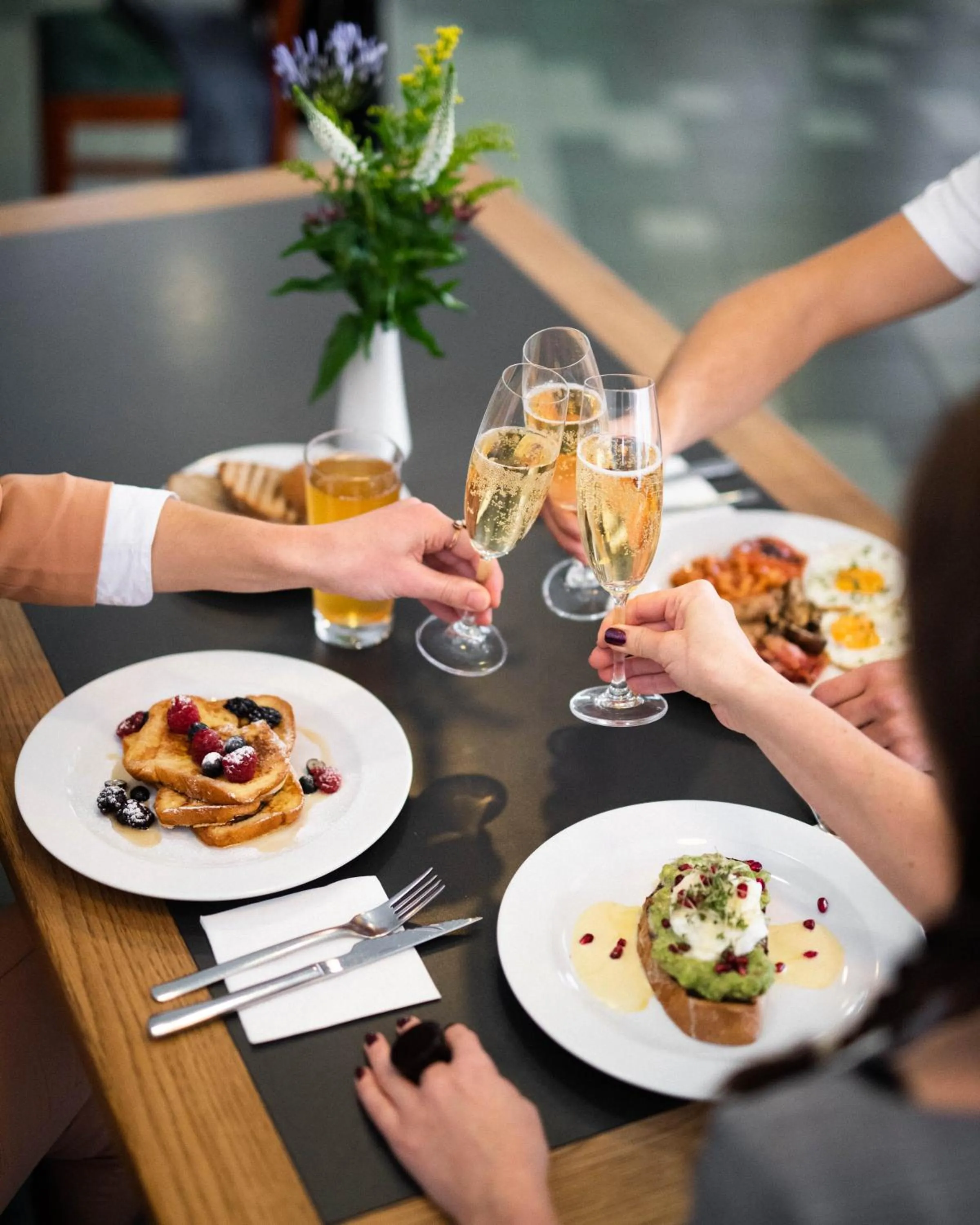 Restaurant/places to eat in Hotel Split